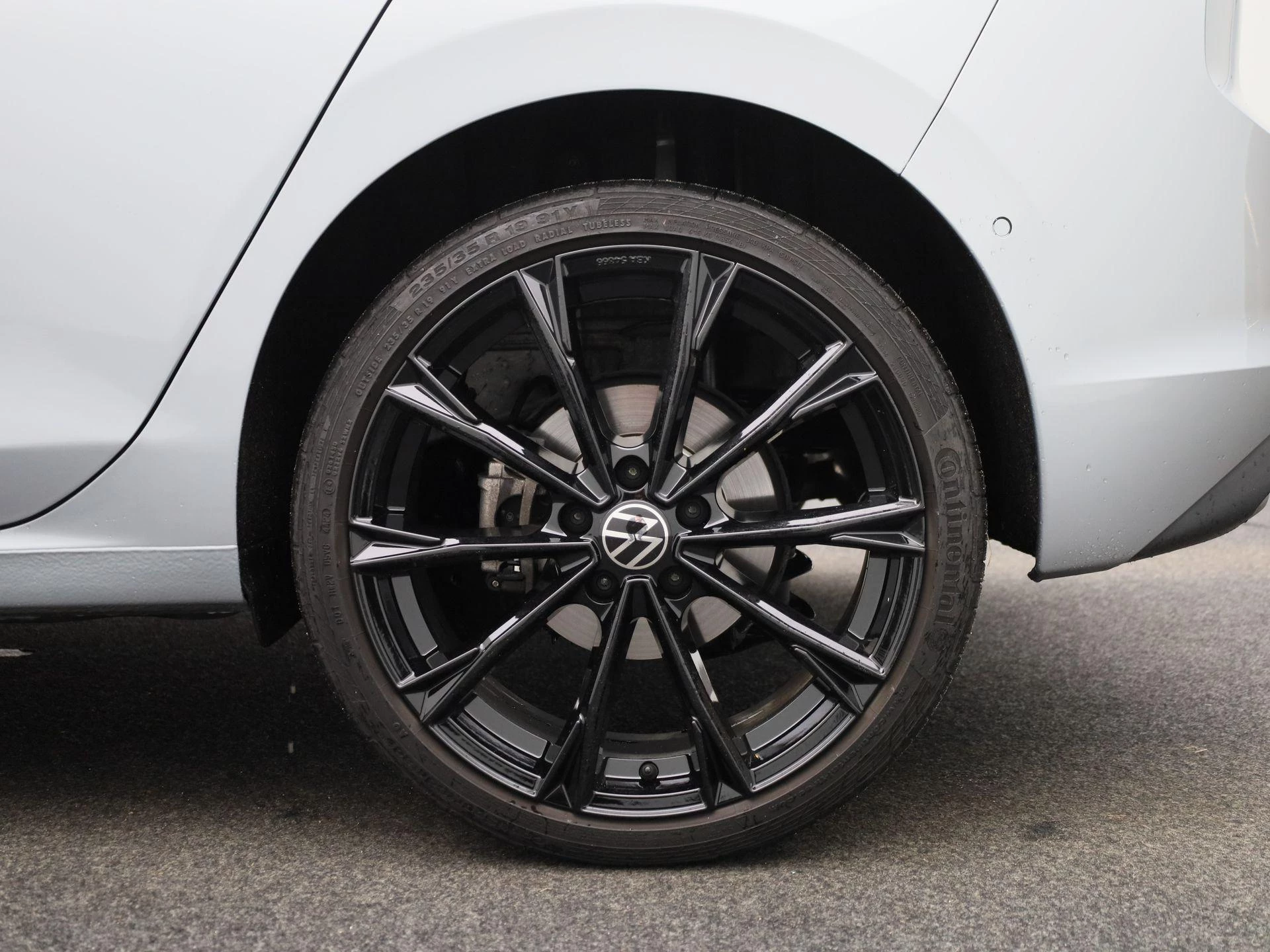 Volkswagen-Golf-image-12