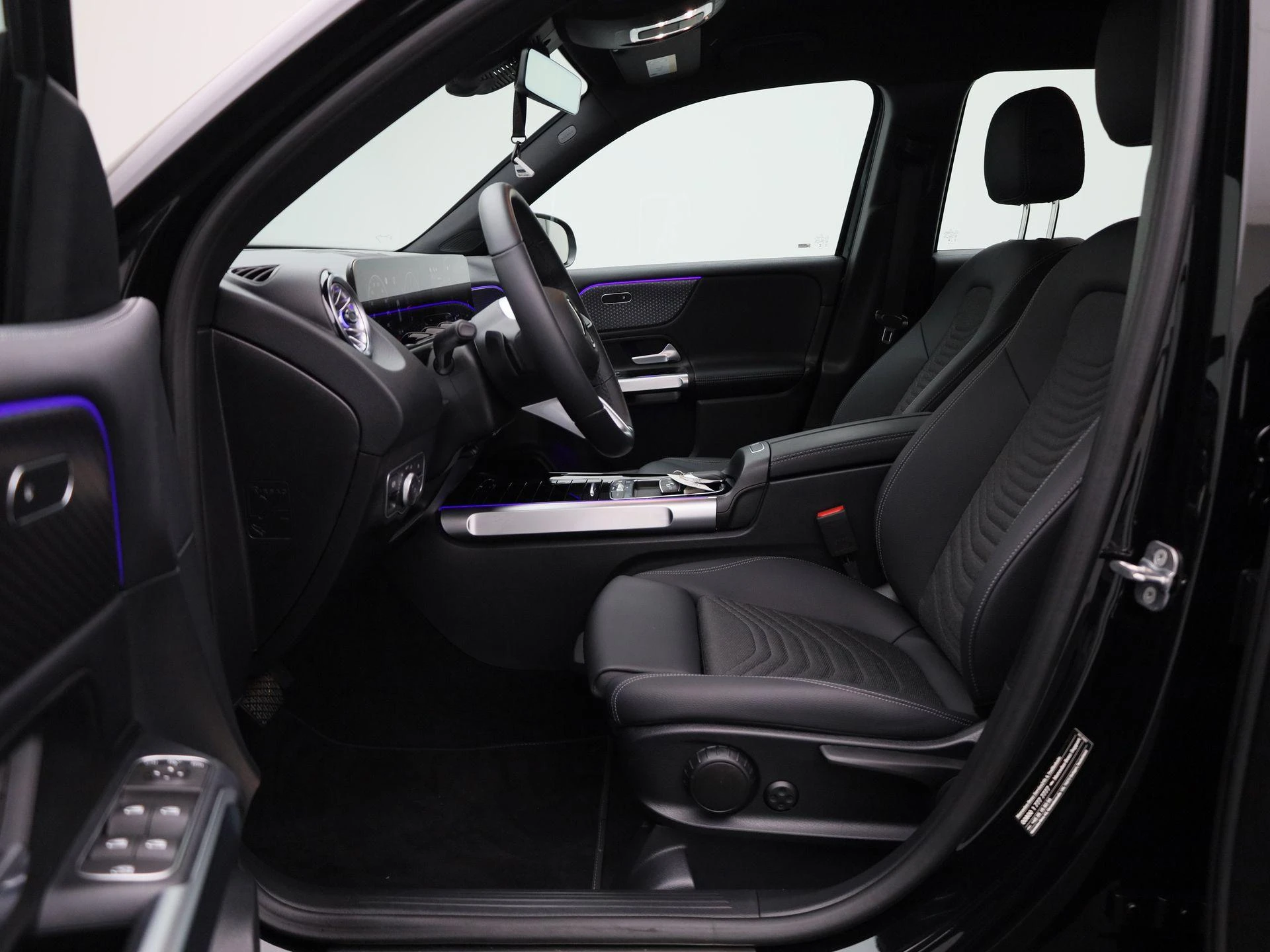 Mercedes-Benz-GLB-image-10
