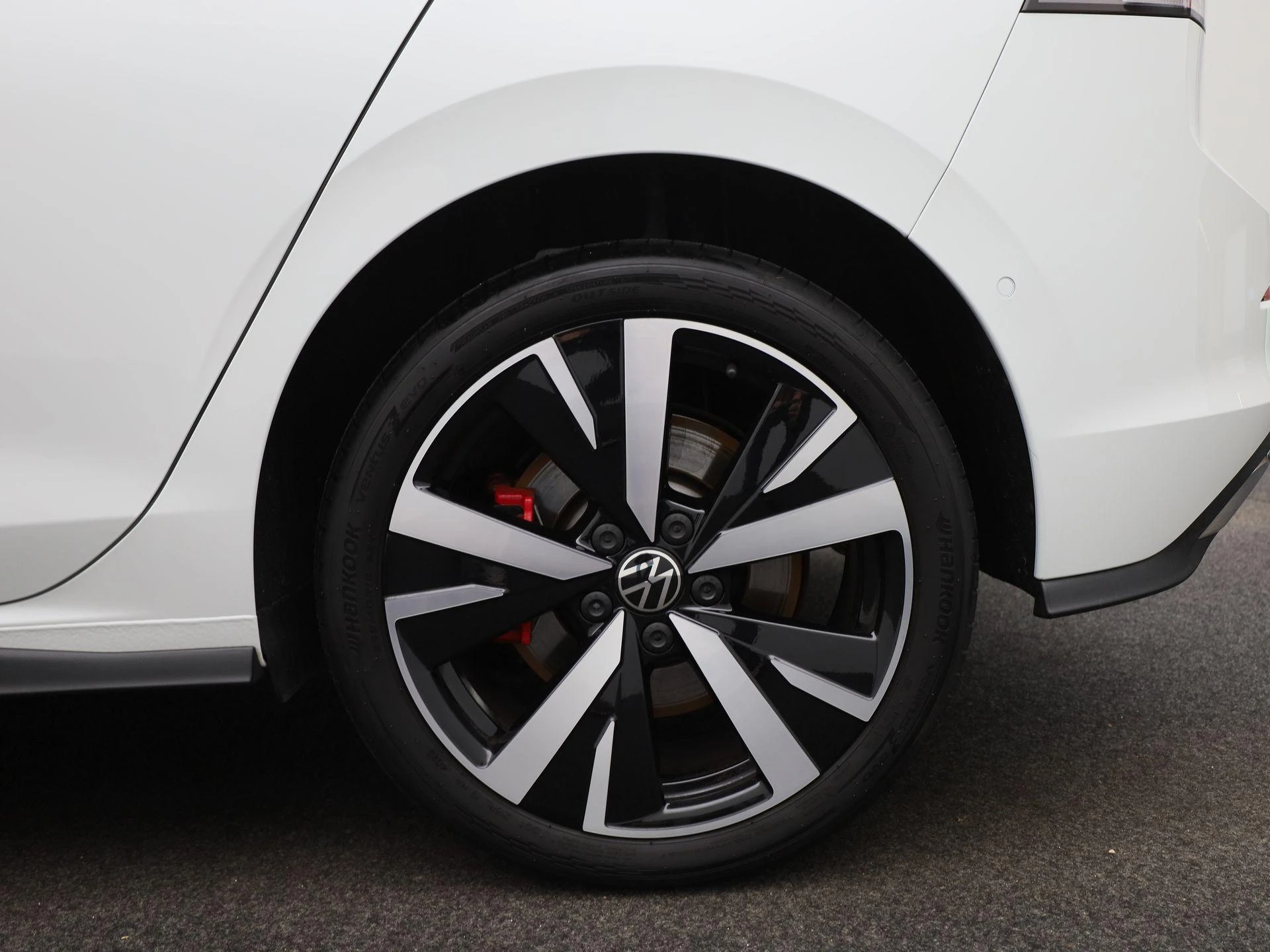 Volkswagen-Golf-image-12