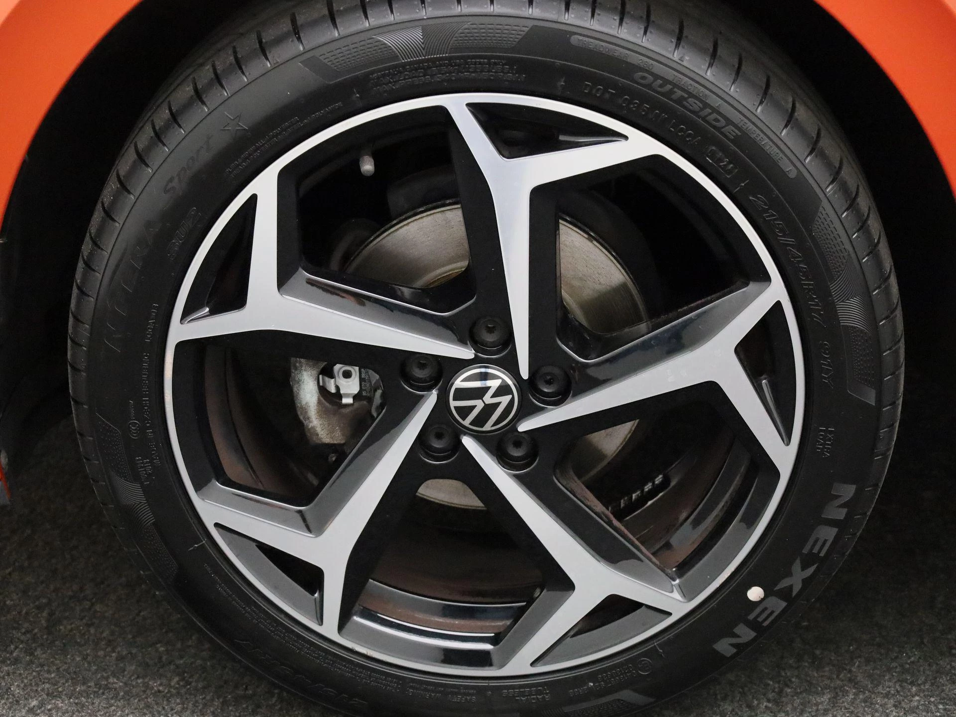 Volkswagen-Polo-image-12