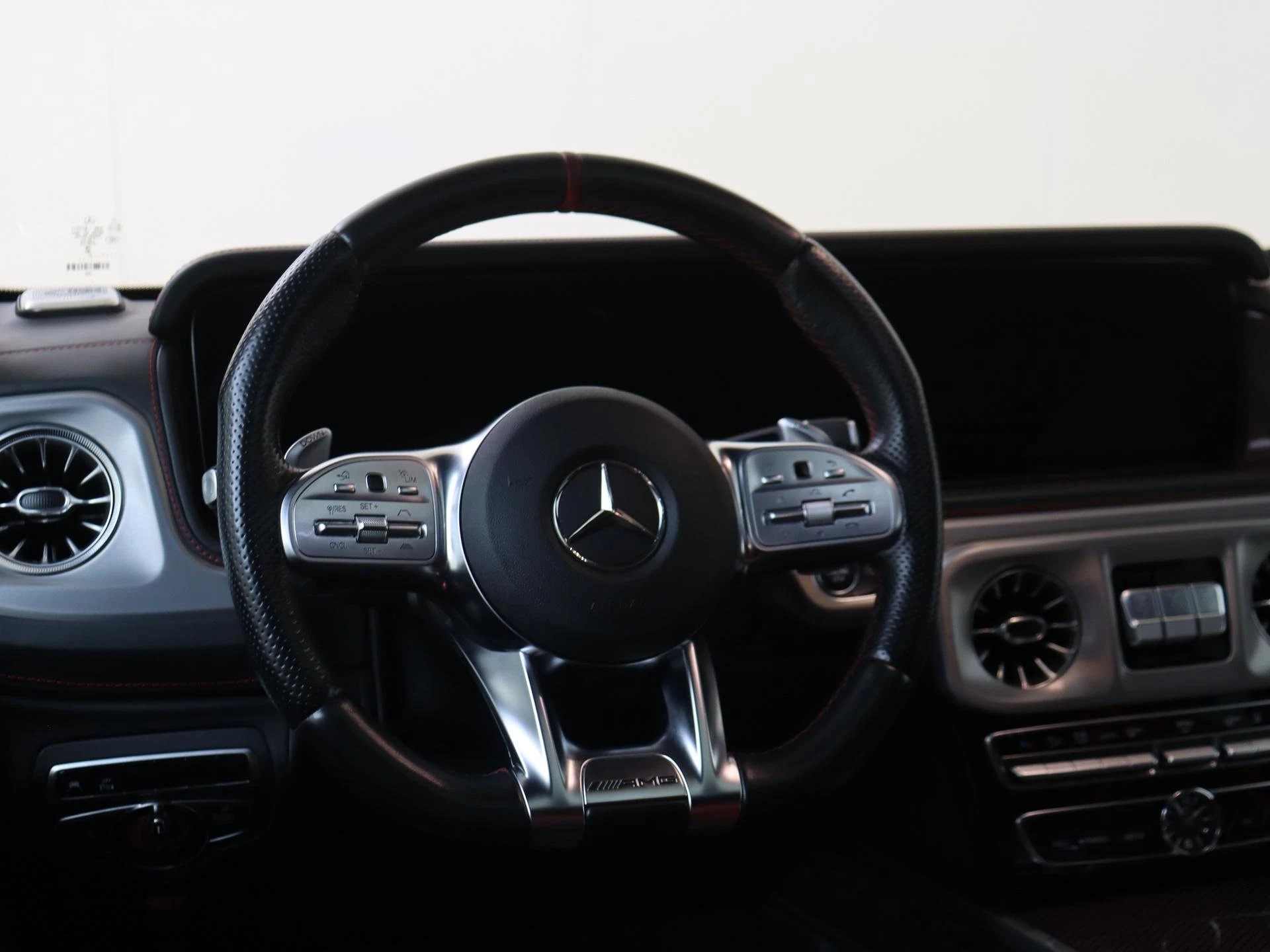 Mercedes-Benz-G-Klasse-image-18