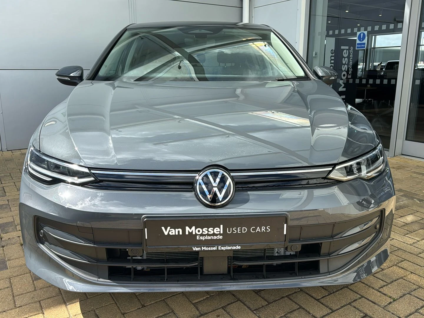 Volkswagen-Golf-image-4