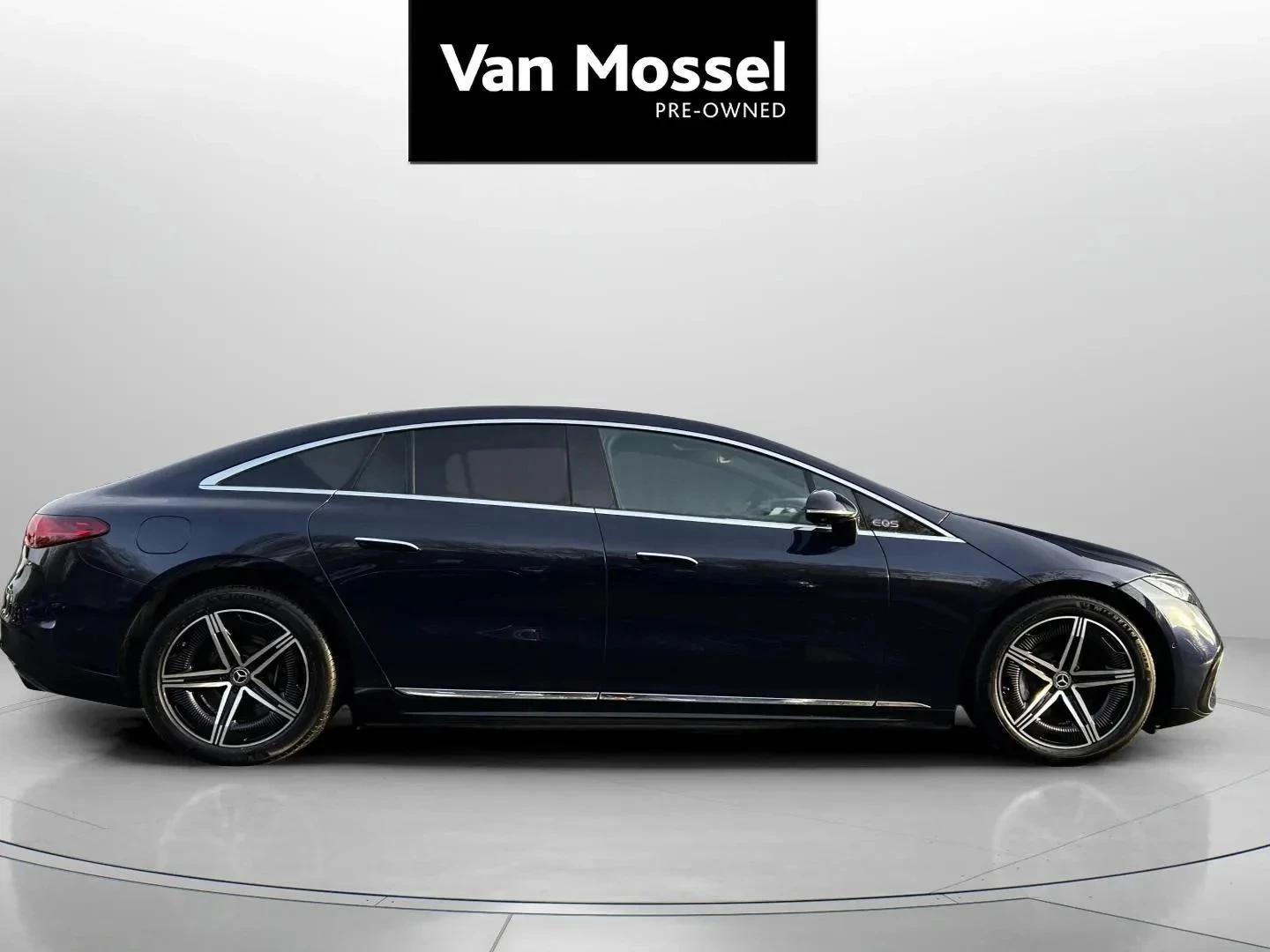 Mercedes-Benz-EQS-image-3