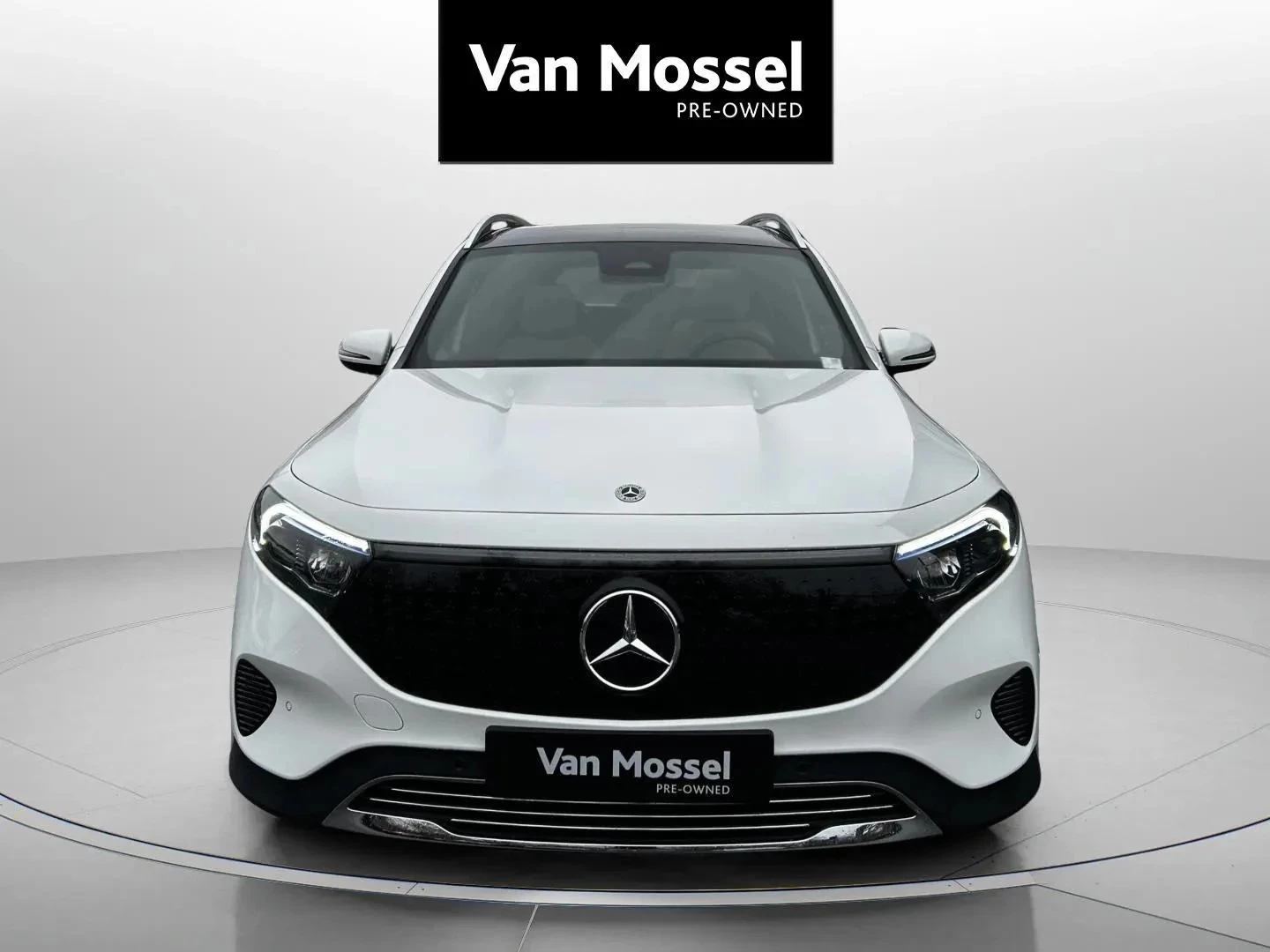 Mercedes-Benz-EQB-image-1