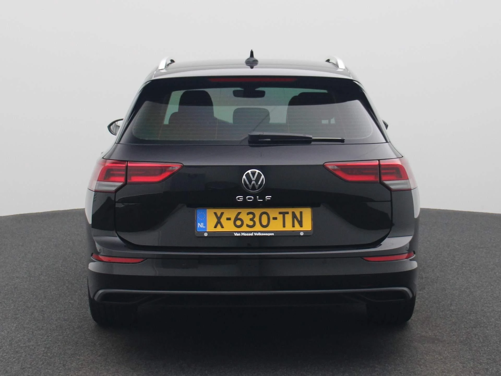 Volkswagen-Golf-image-4