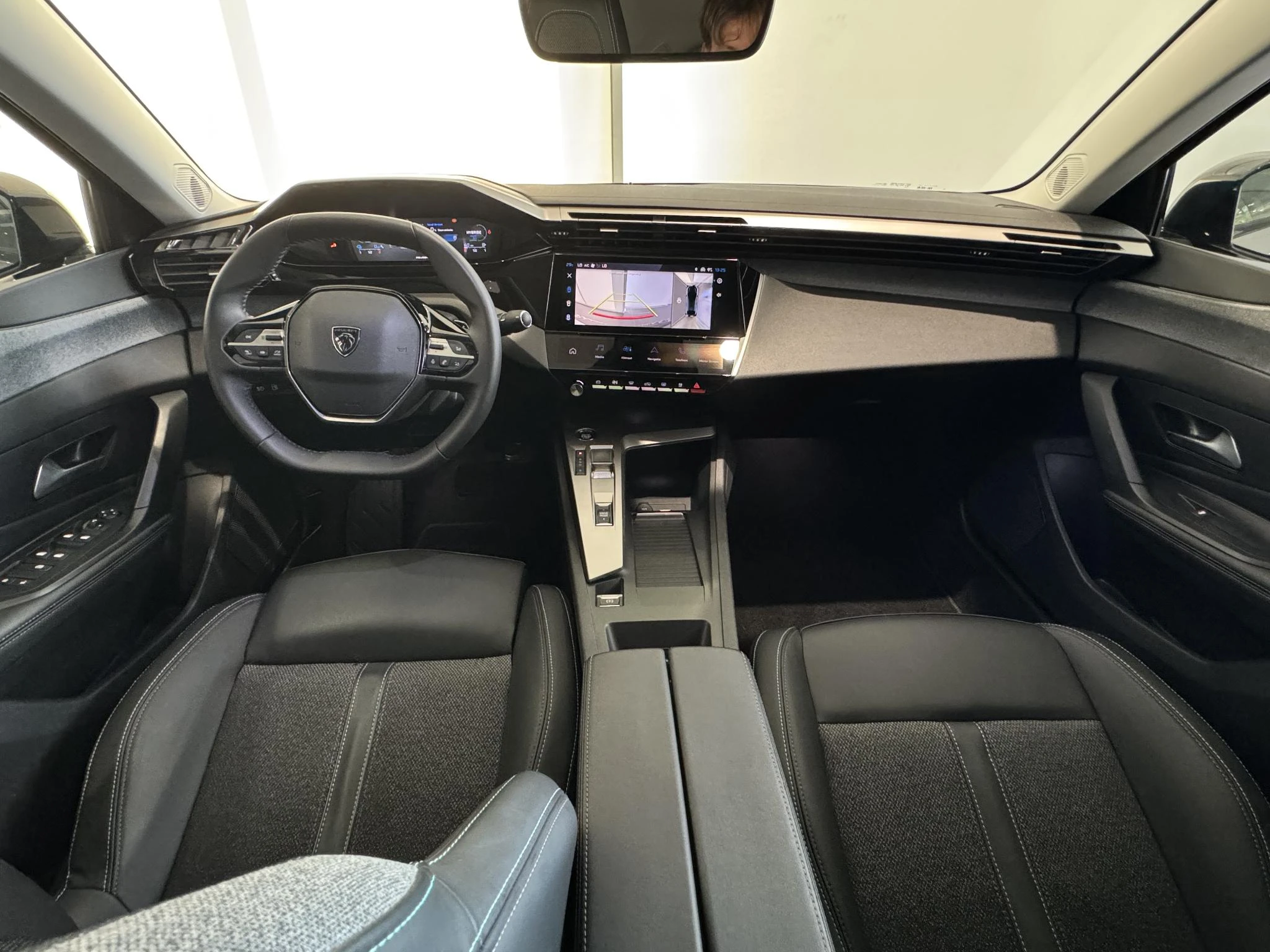 Peugeot-408-image-25