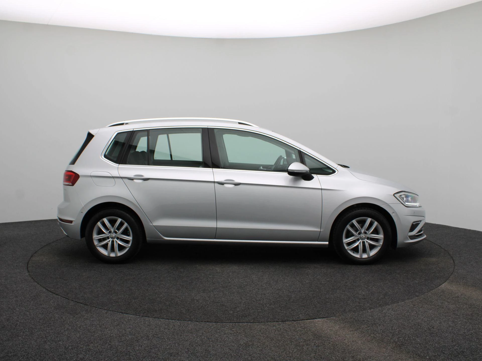 Volkswagen-Golf Sportsvan-image-5