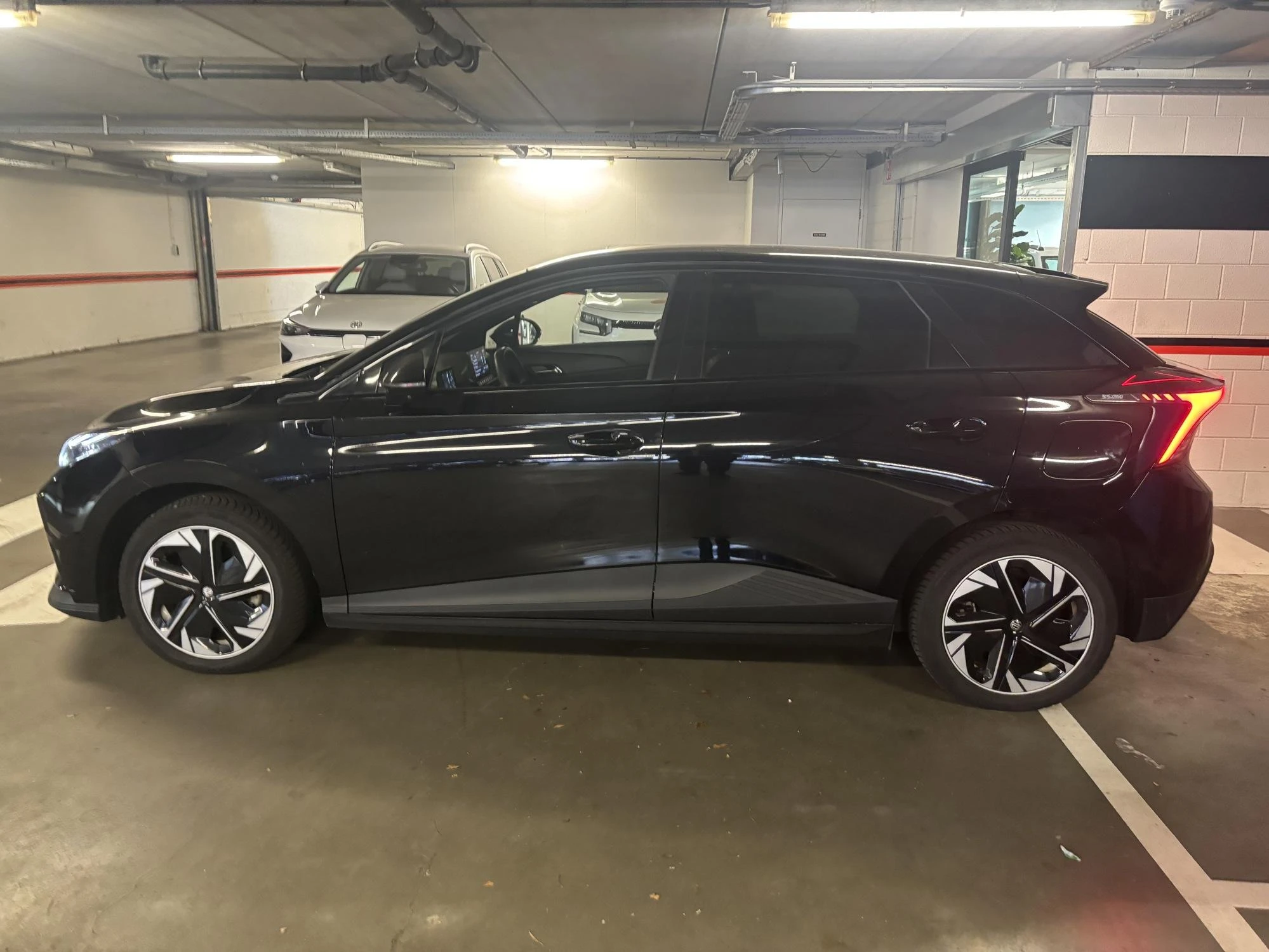 MG-MG4 EV-image-1