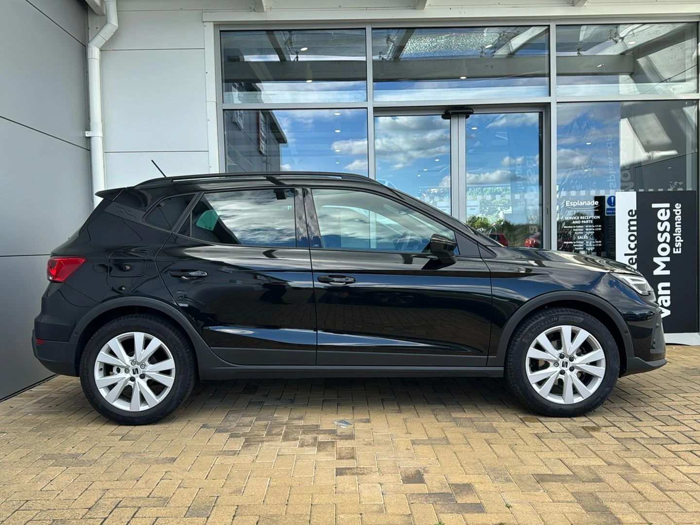 SEAT-Arona-image-9