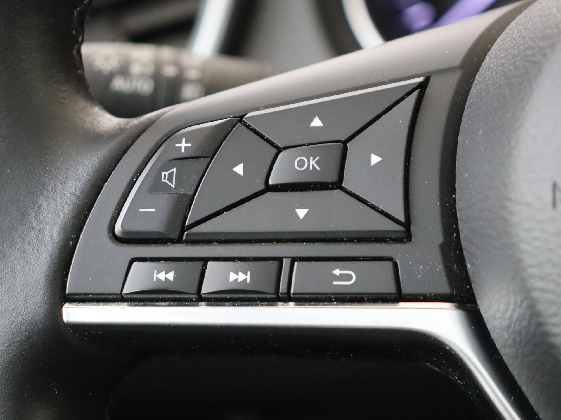 Nissan-QASHQAI-image-12