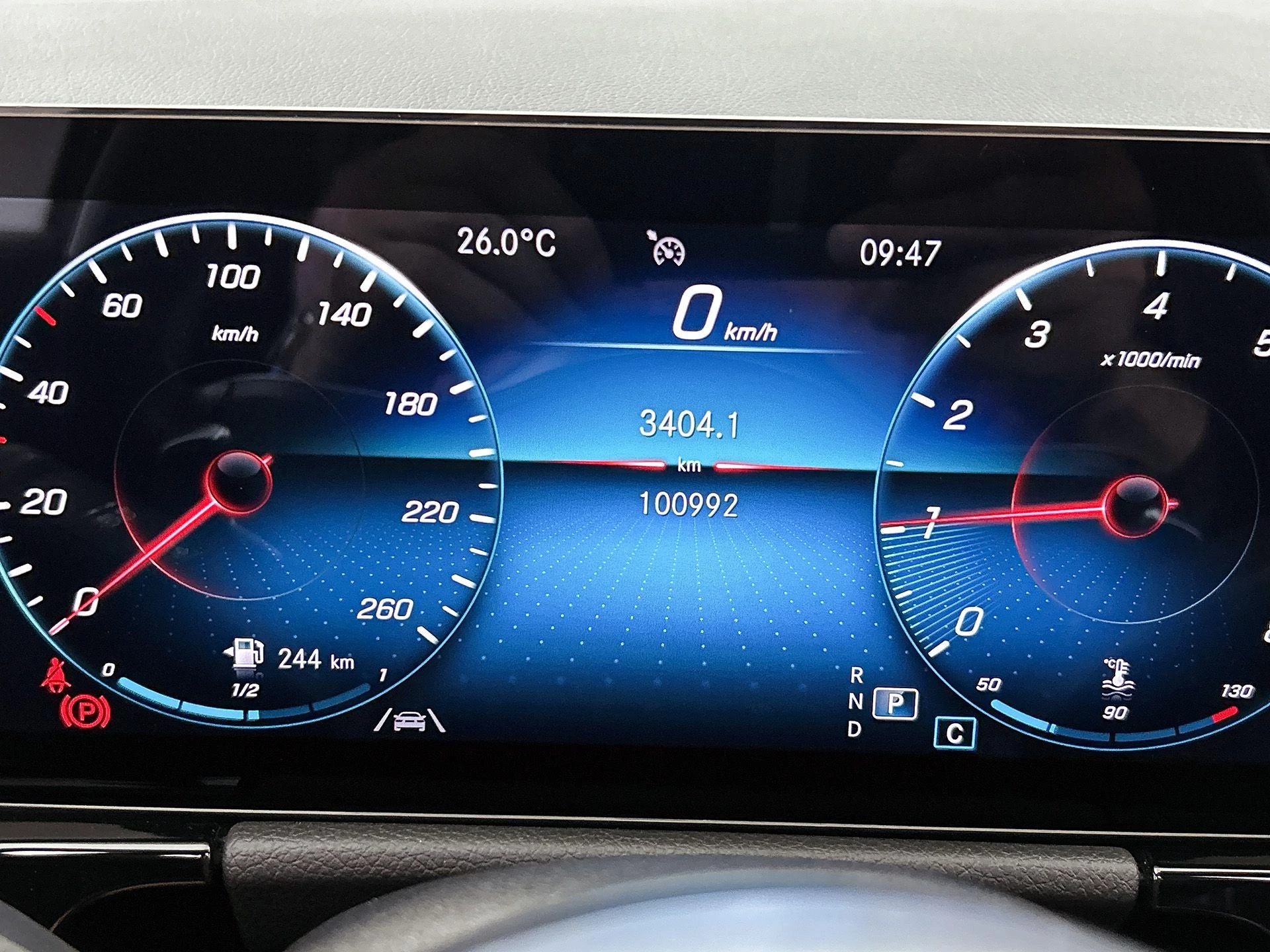 Mercedes-Benz-GLA-image-24
