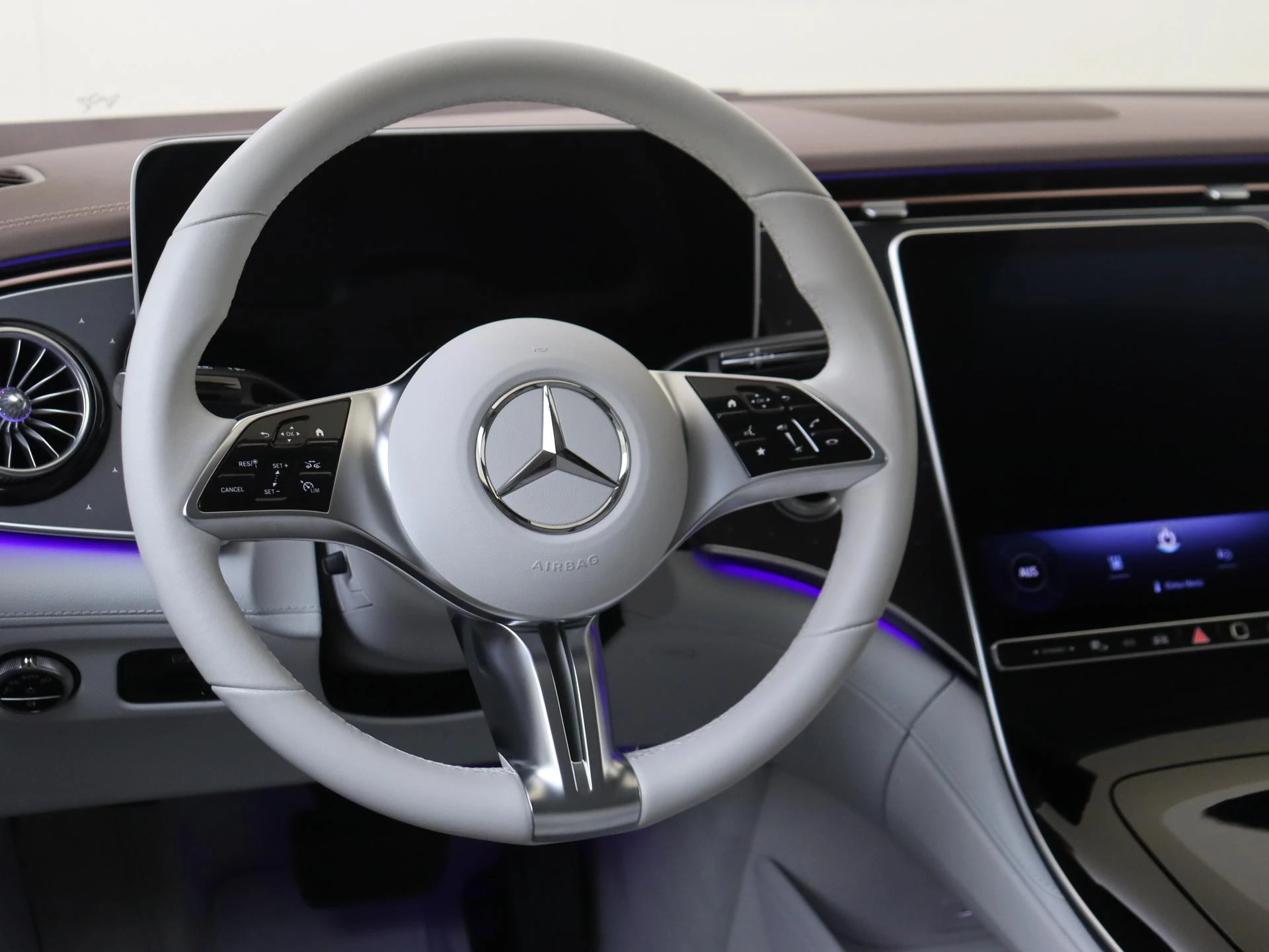 Mercedes-Benz-EQE-image-9
