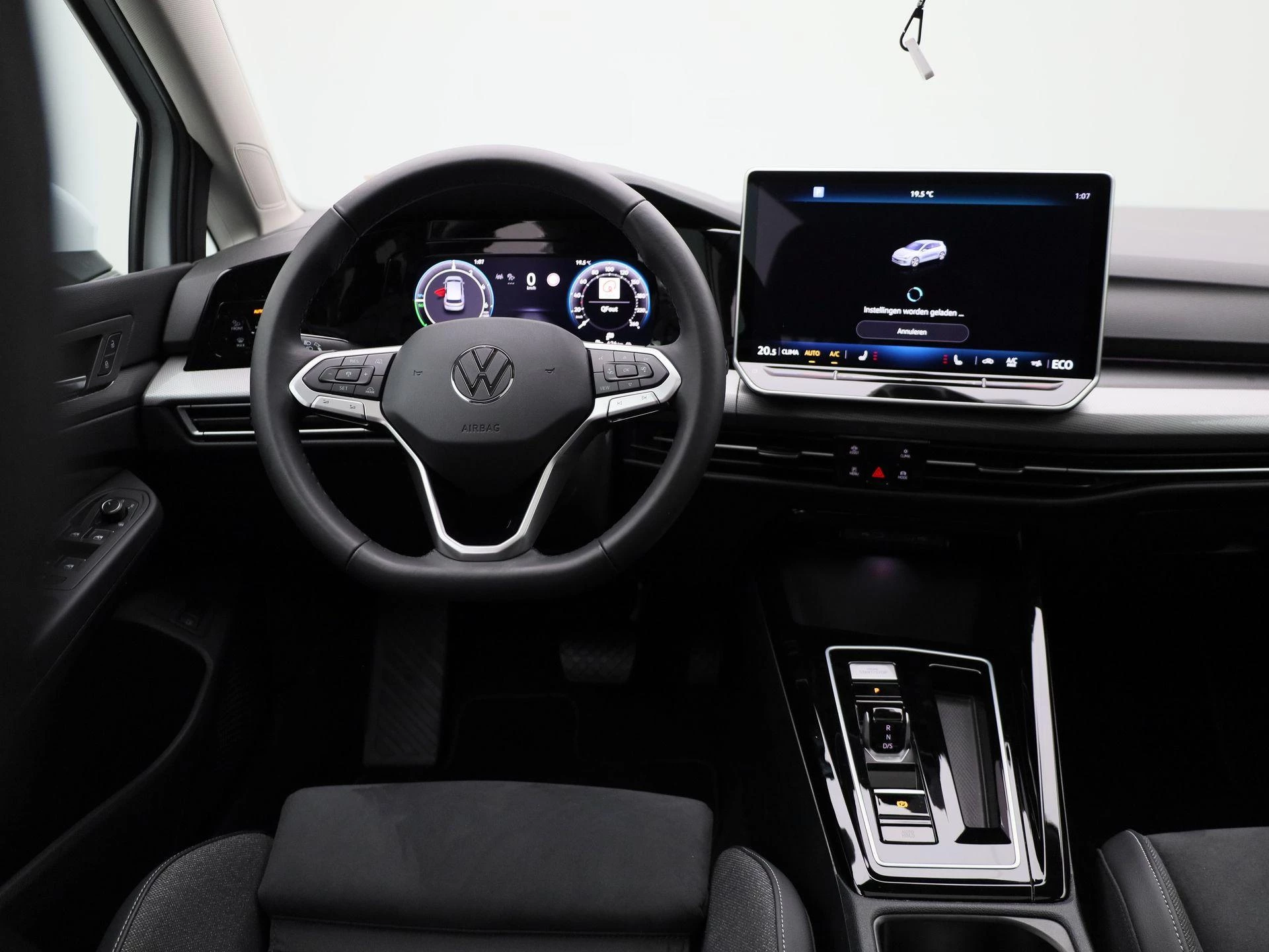 Volkswagen-Golf-image-6