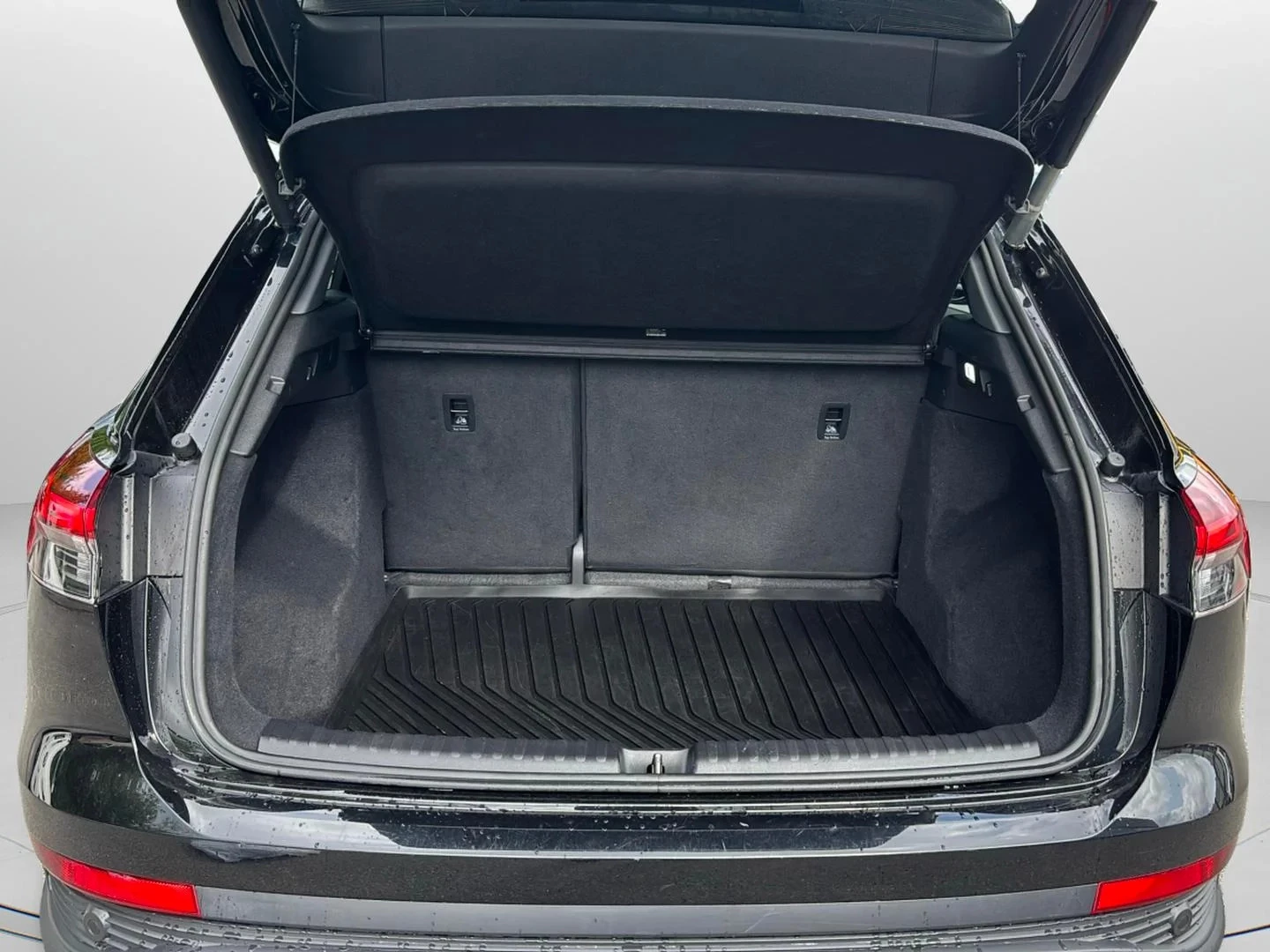 Audi-Q4 e-tron-image-14