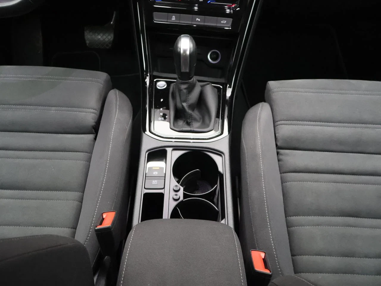 Volkswagen-Touran-image-16