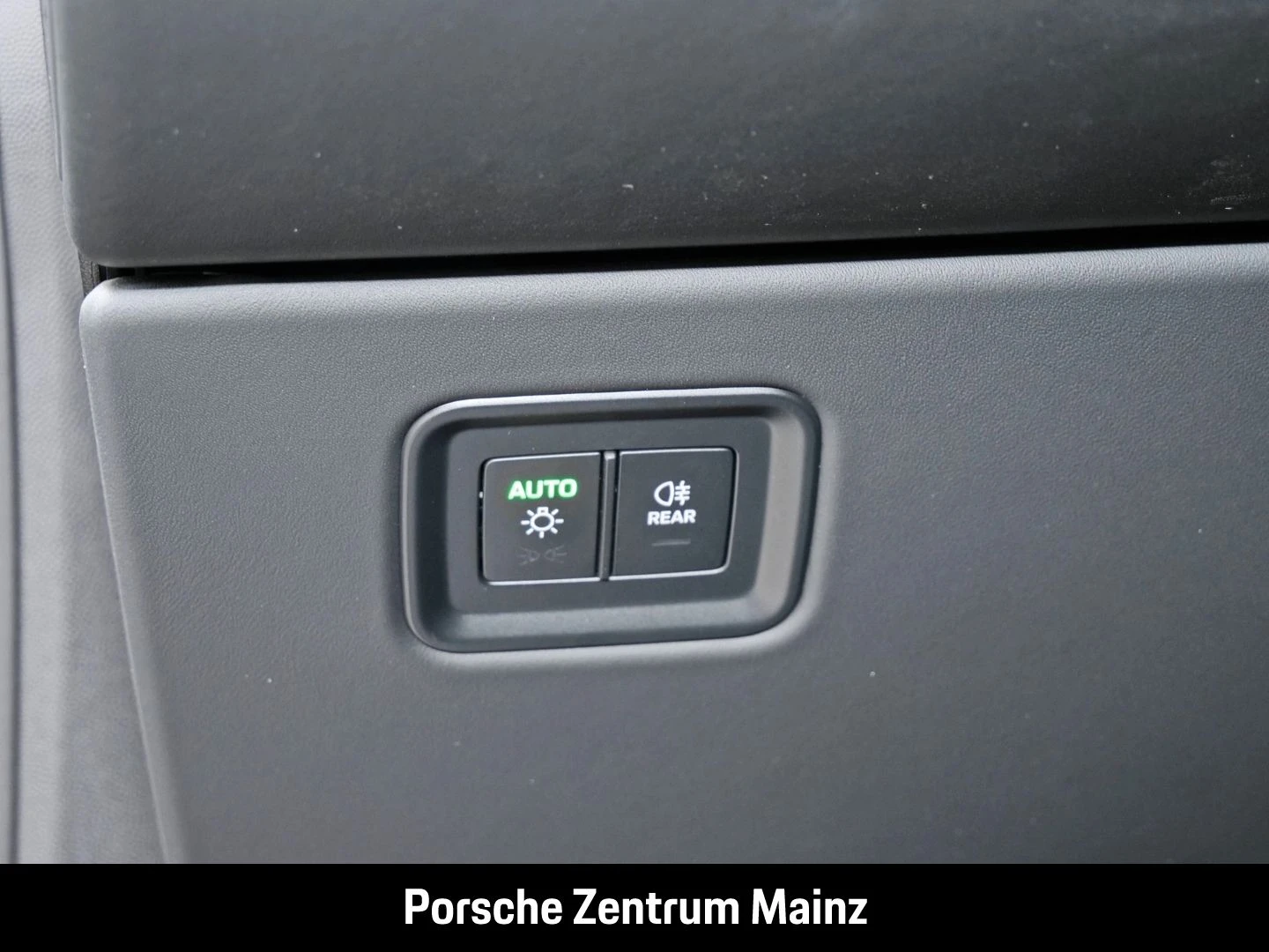 Porsche-Macan-image-24