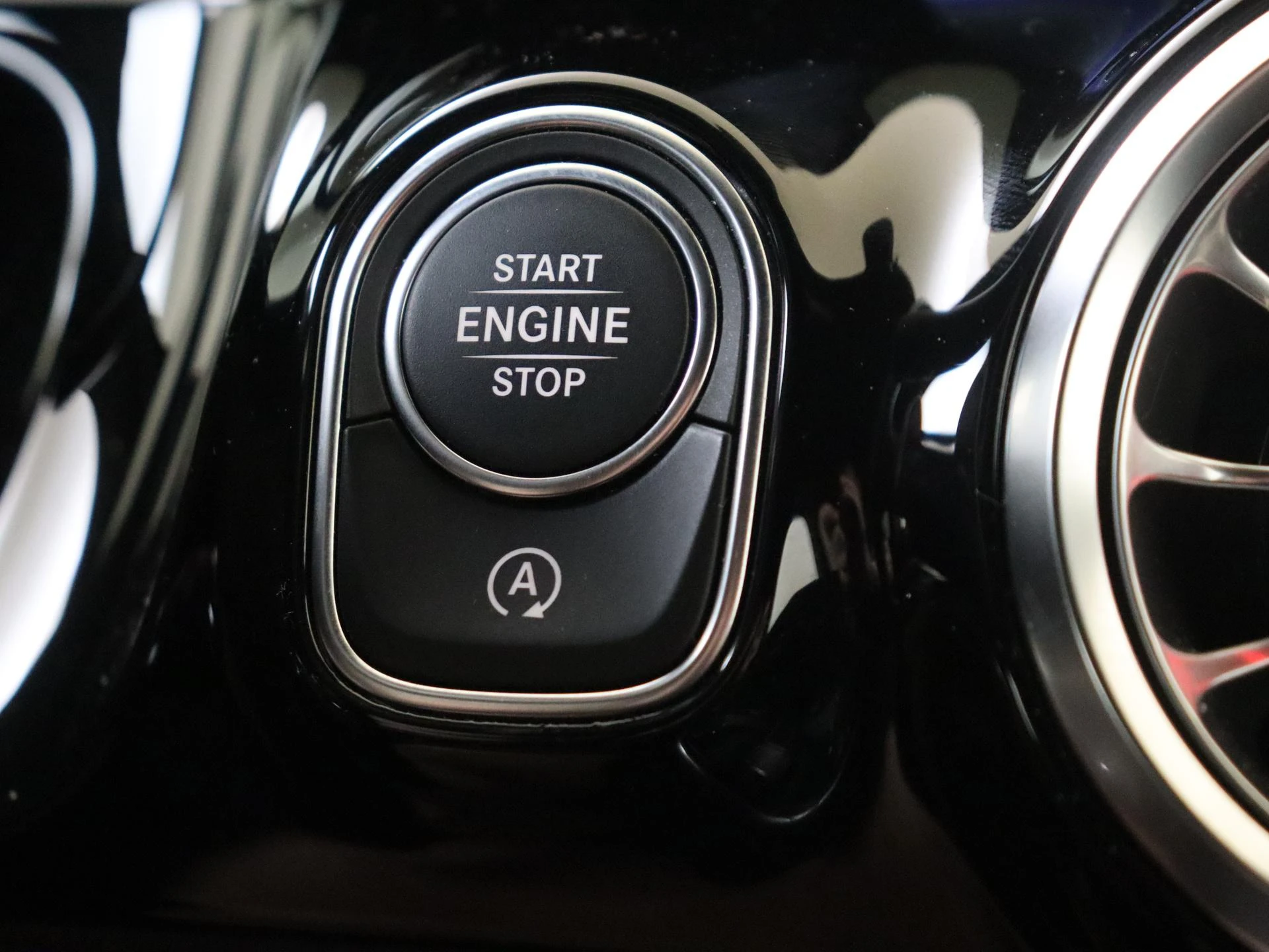 Mercedes-Benz-GLA-image-21