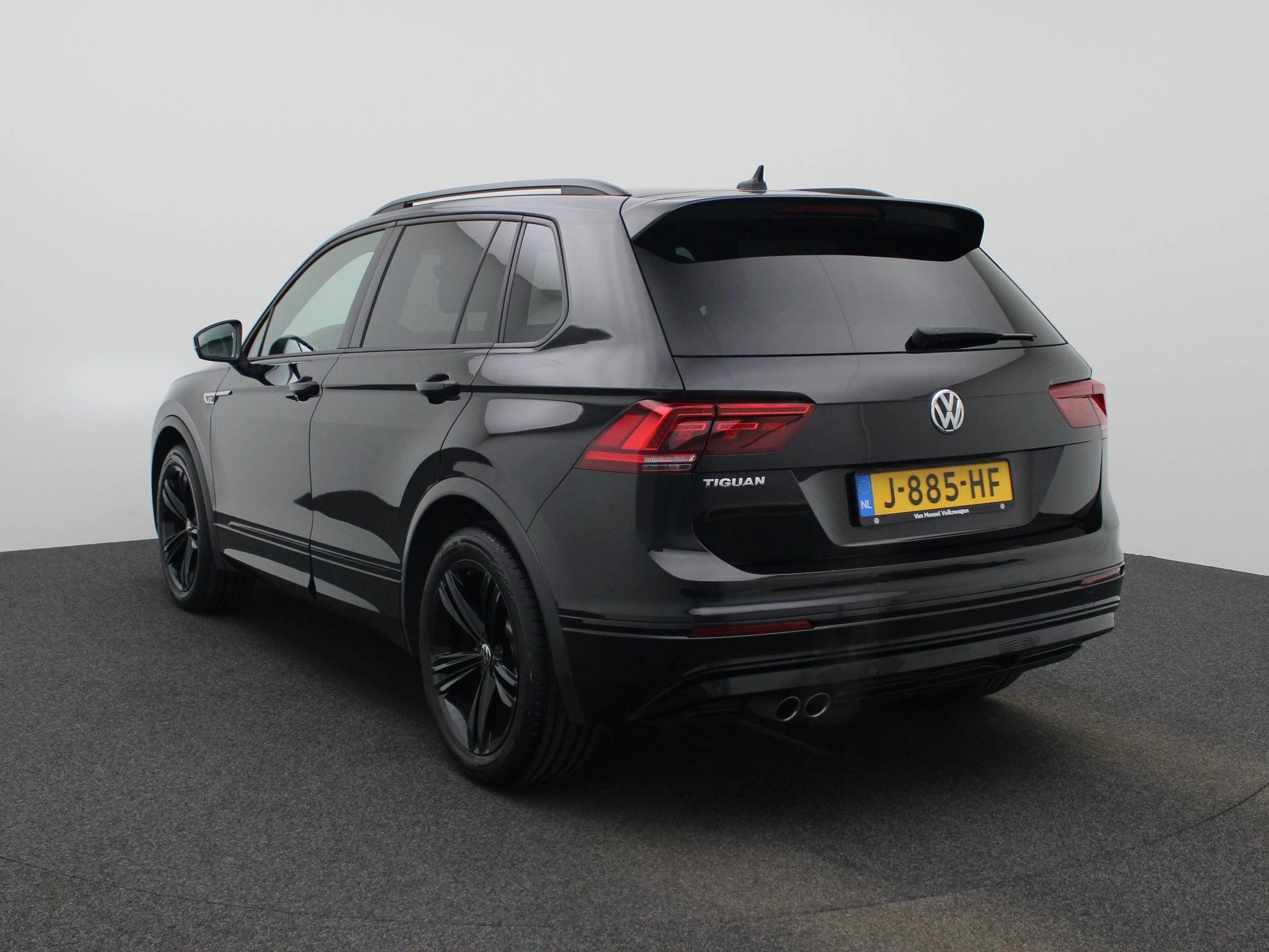 Volkswagen-Tiguan-image-1