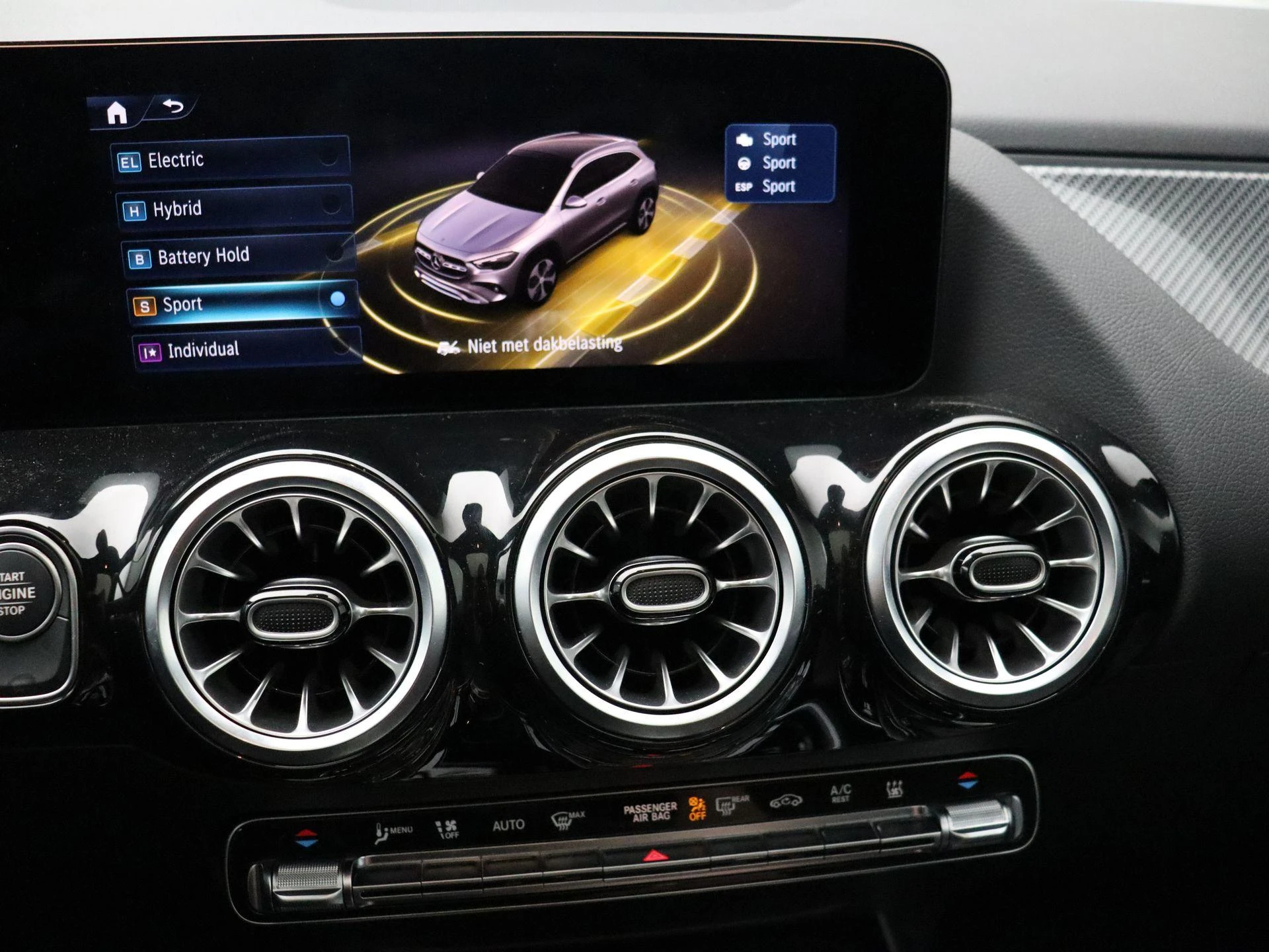 Mercedes-Benz-GLA-image-22