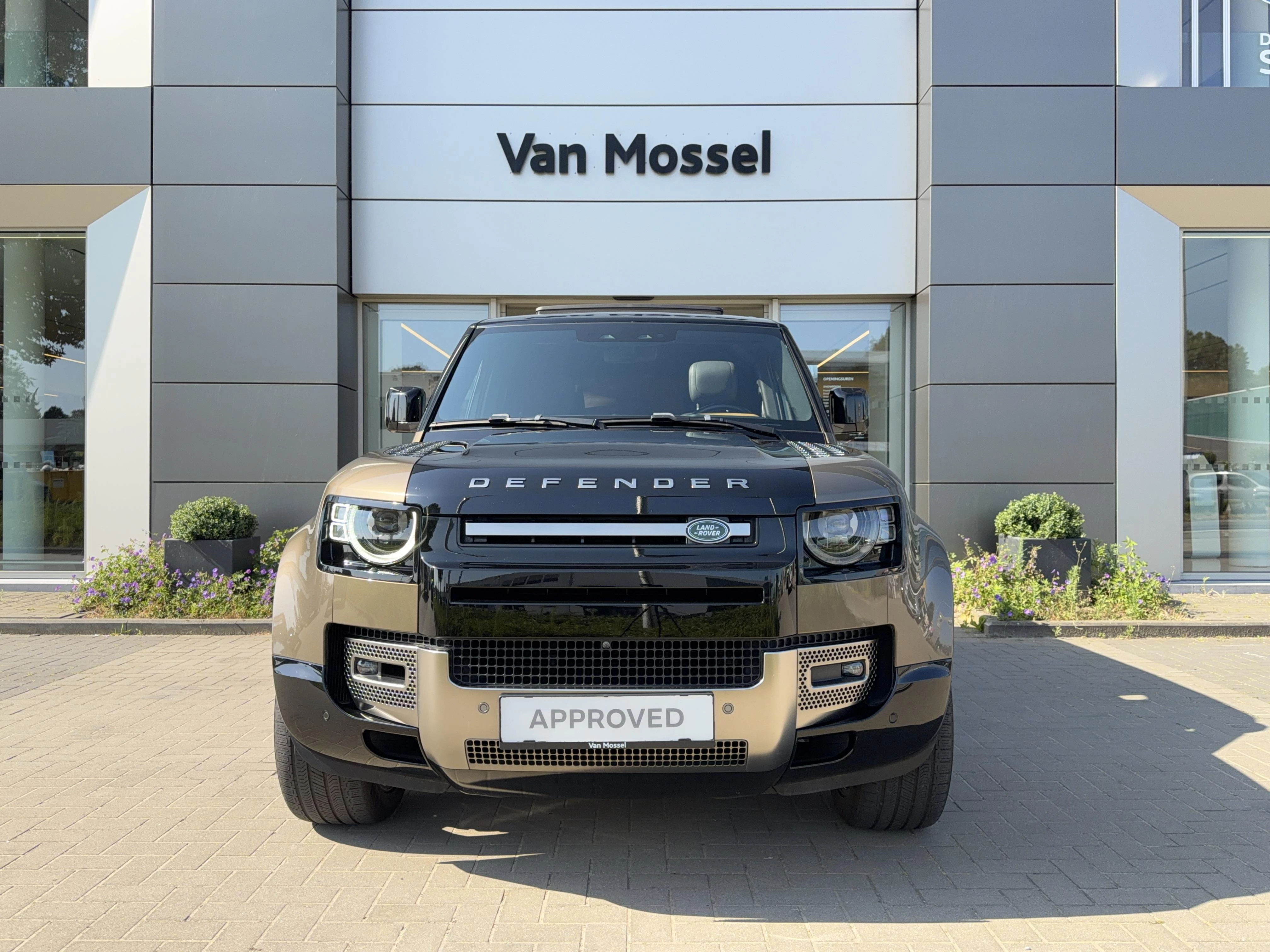 Land Rover Defender 110 P400e X AWD Auto