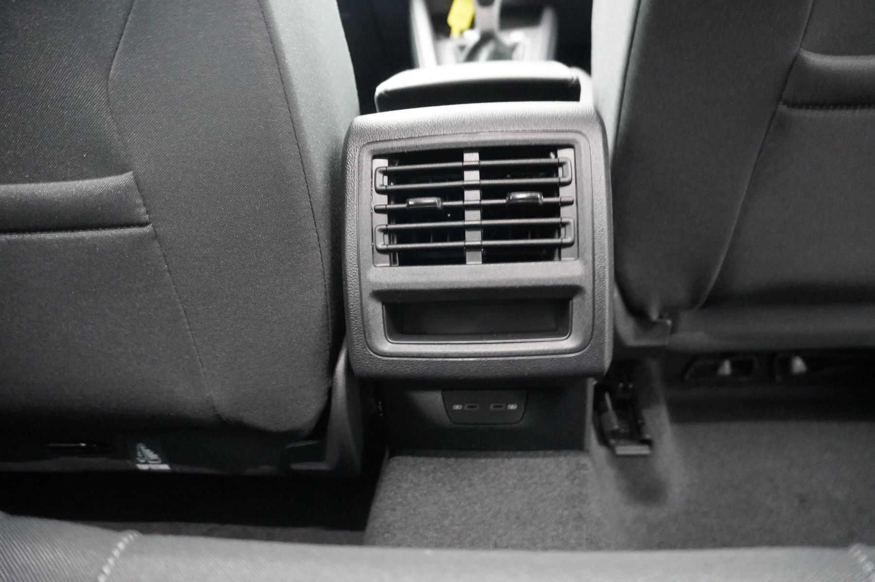 Volkswagen-Golf-image-10