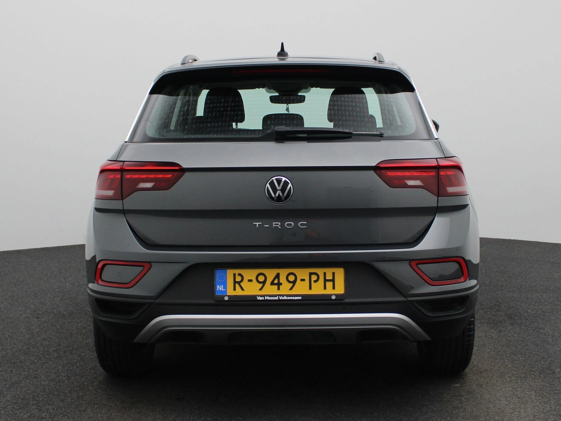 Volkswagen-T-Roc-image-4