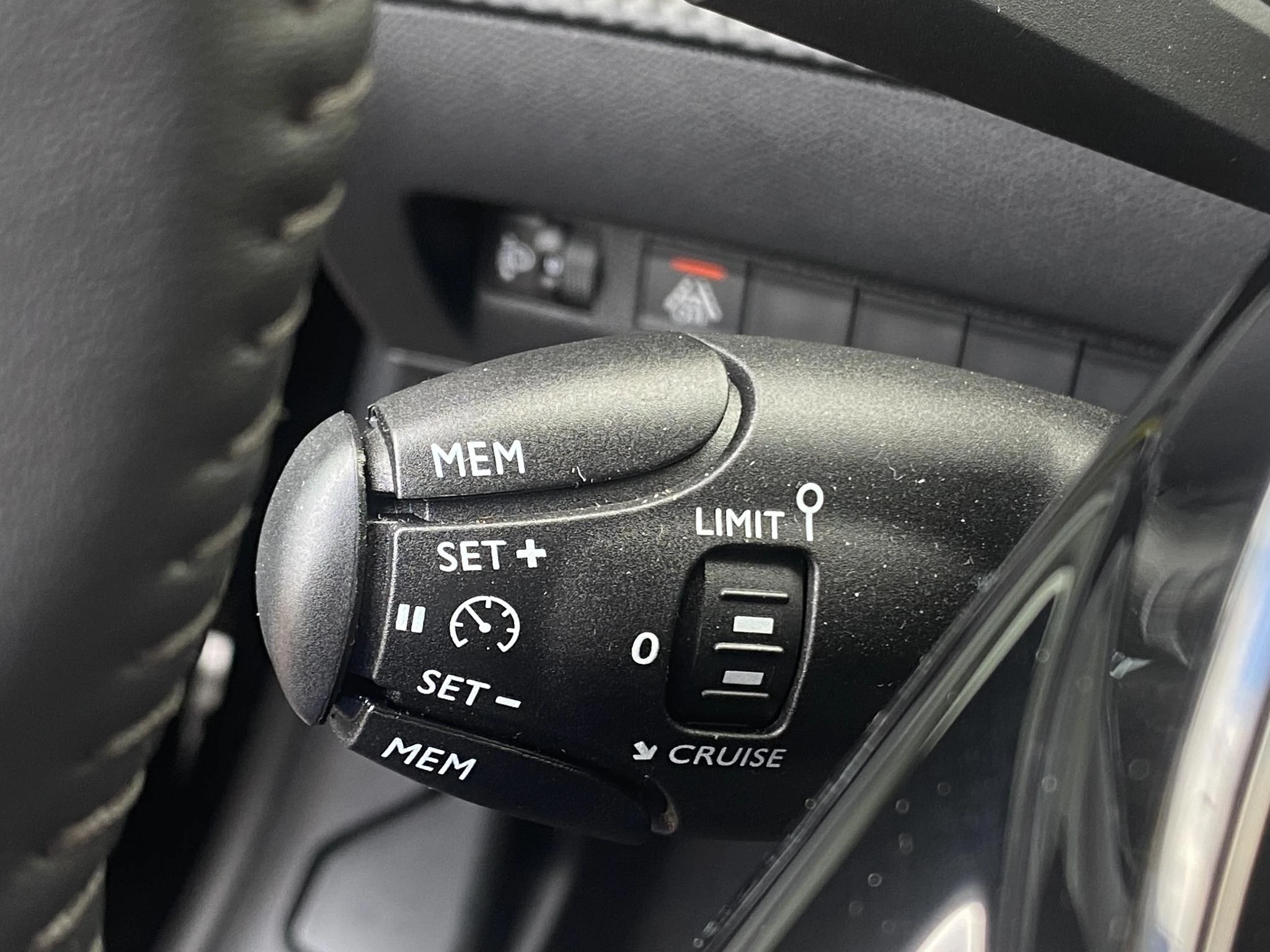 Peugeot-e-208-image-47