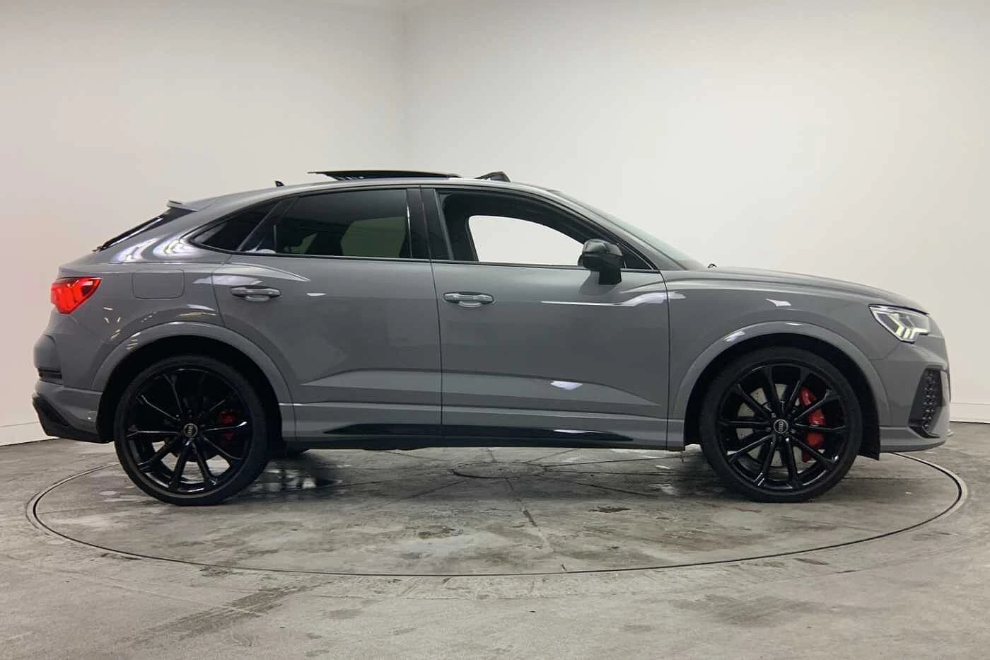 Audi-RSQ3-image-3