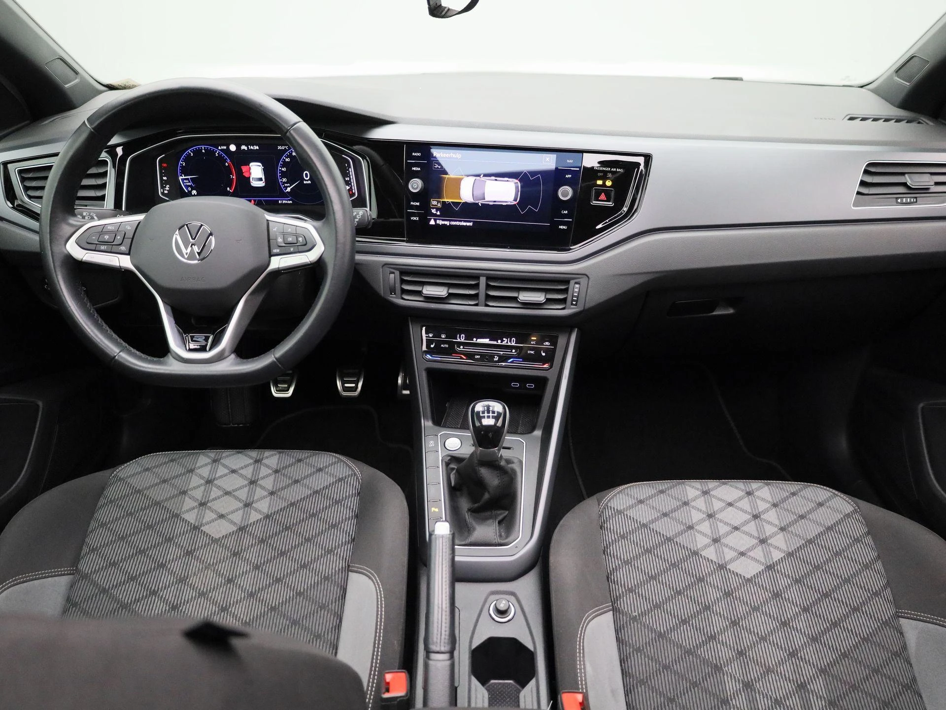 Volkswagen-Polo-image-7