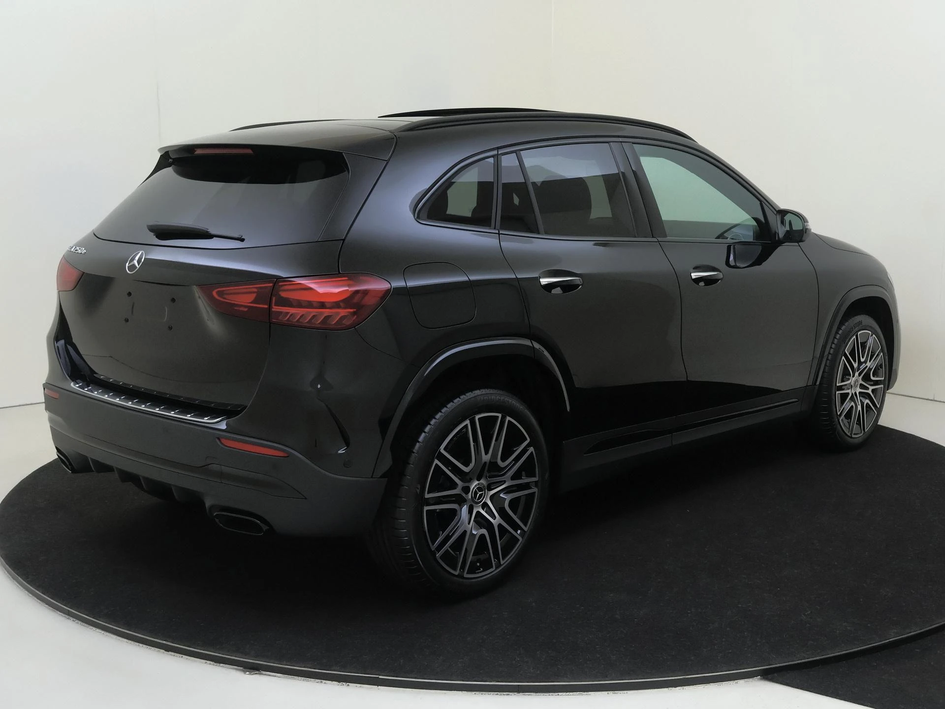 Mercedes-Benz GLA 250 e 140 Years Edition