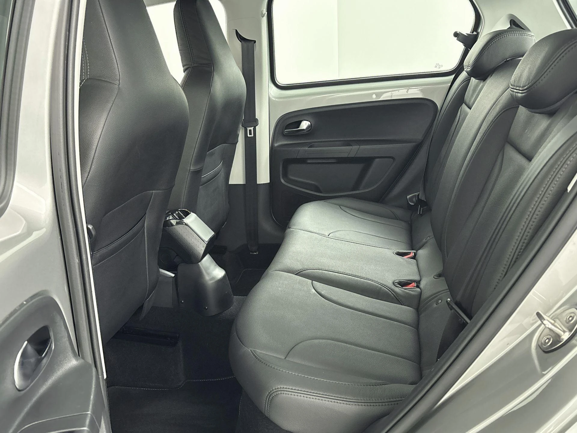 Volkswagen-up!-image-22