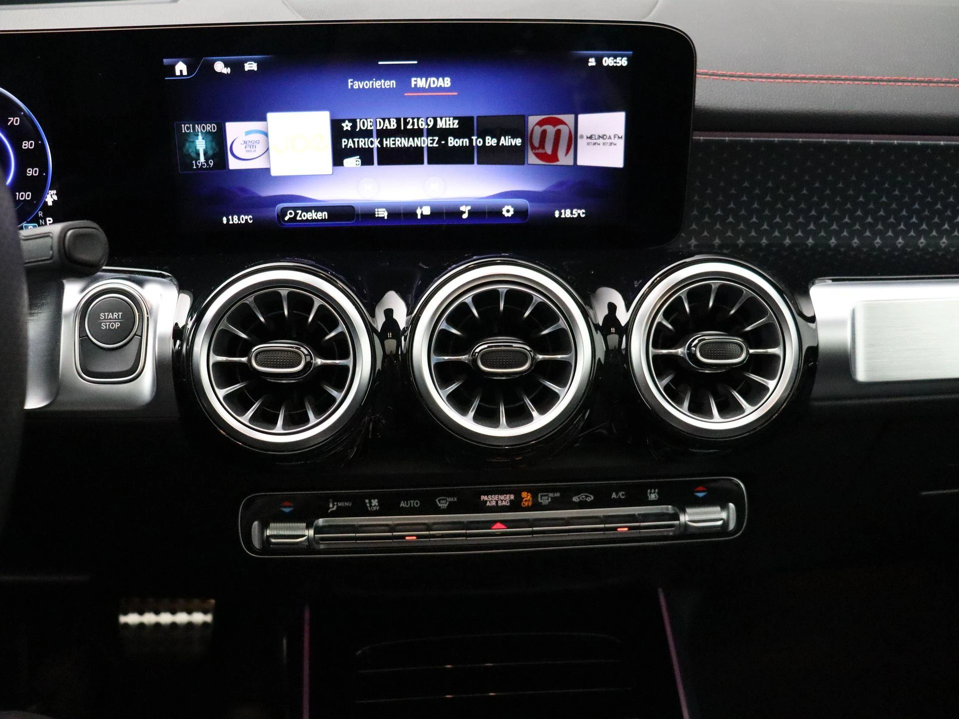 Mercedes-Benz-EQB-image-17