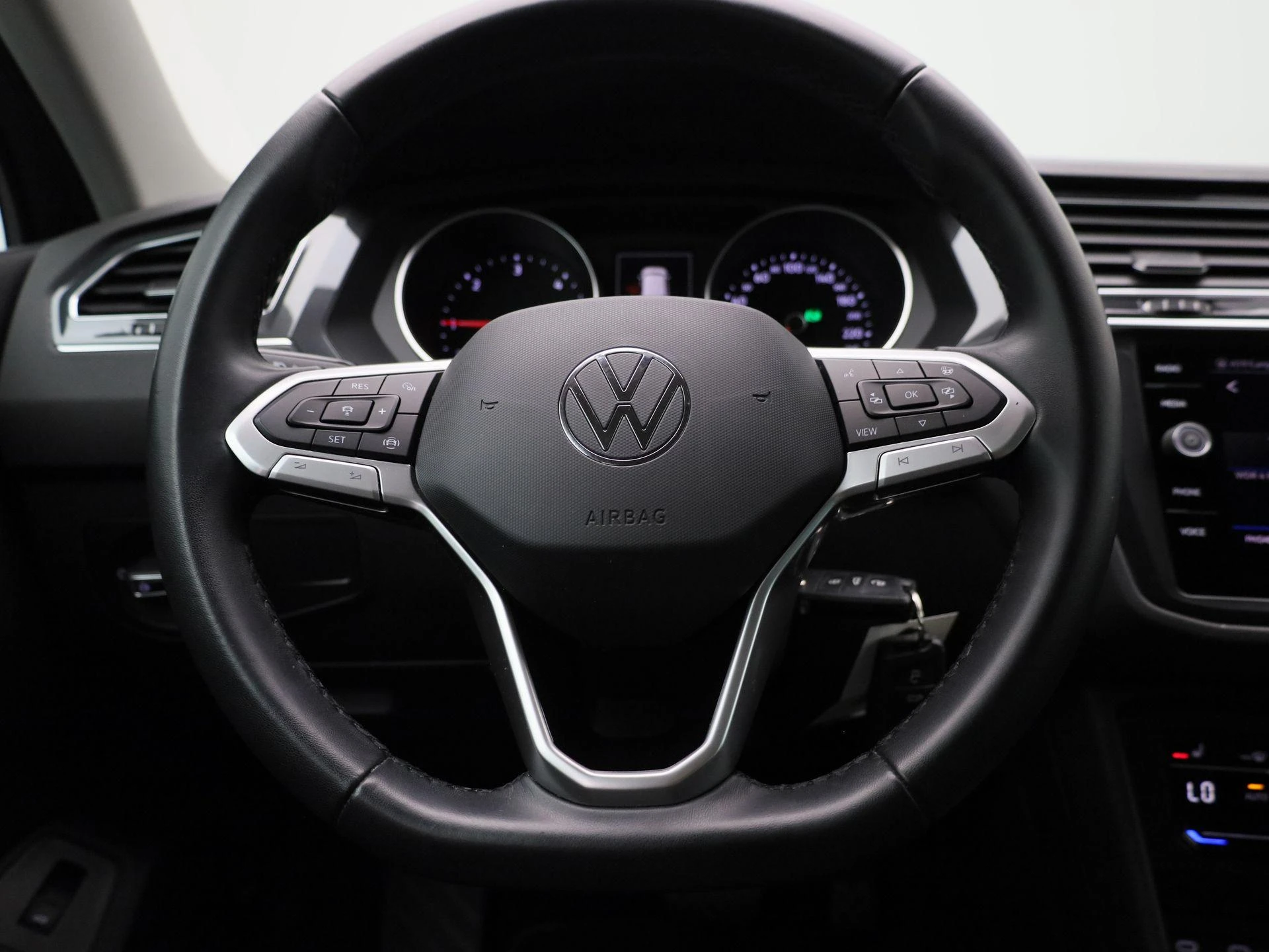 Volkswagen-Tiguan-image-6
