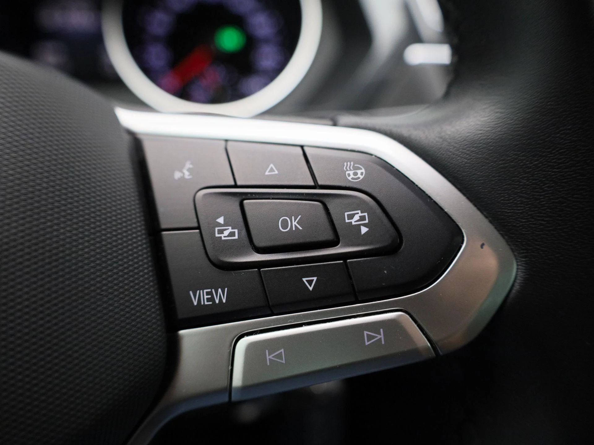 Volkswagen-Tiguan-image-16