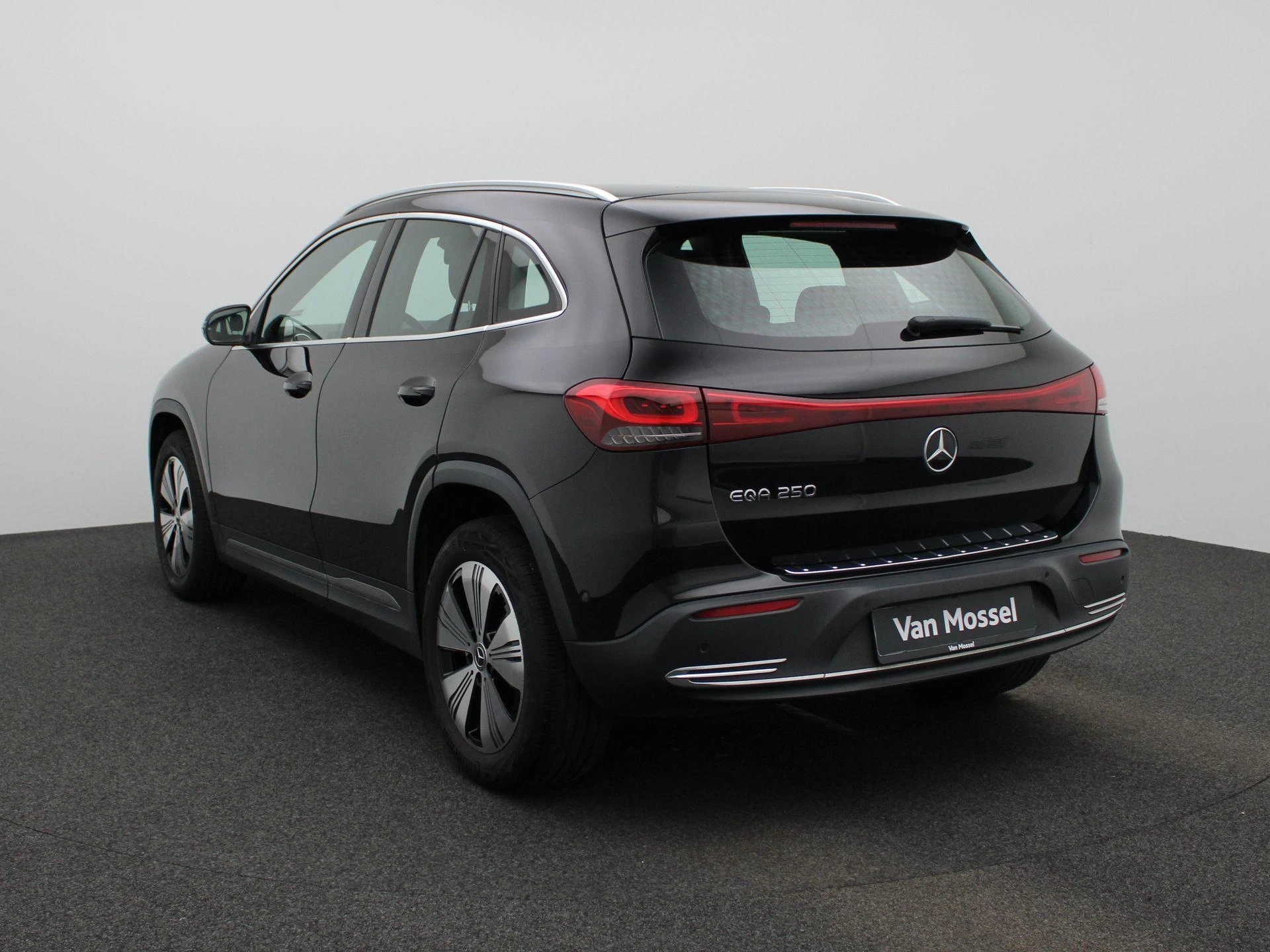 Mercedes-Benz-EQA-image-1