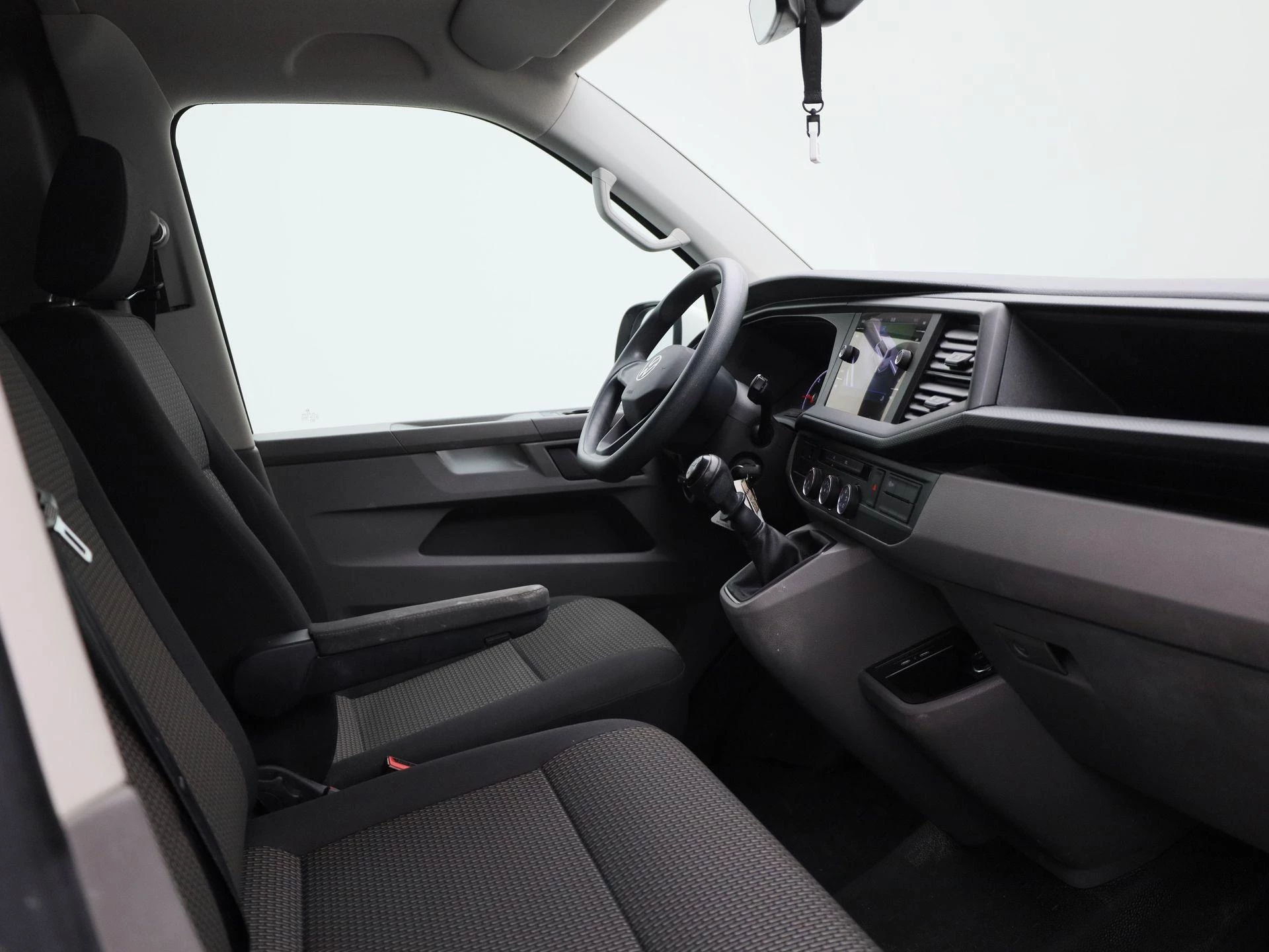 Volkswagen-Transporter-image-30