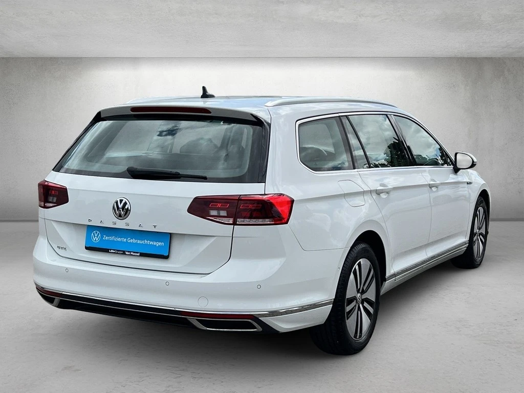 Volkswagen-Passat-image-2
