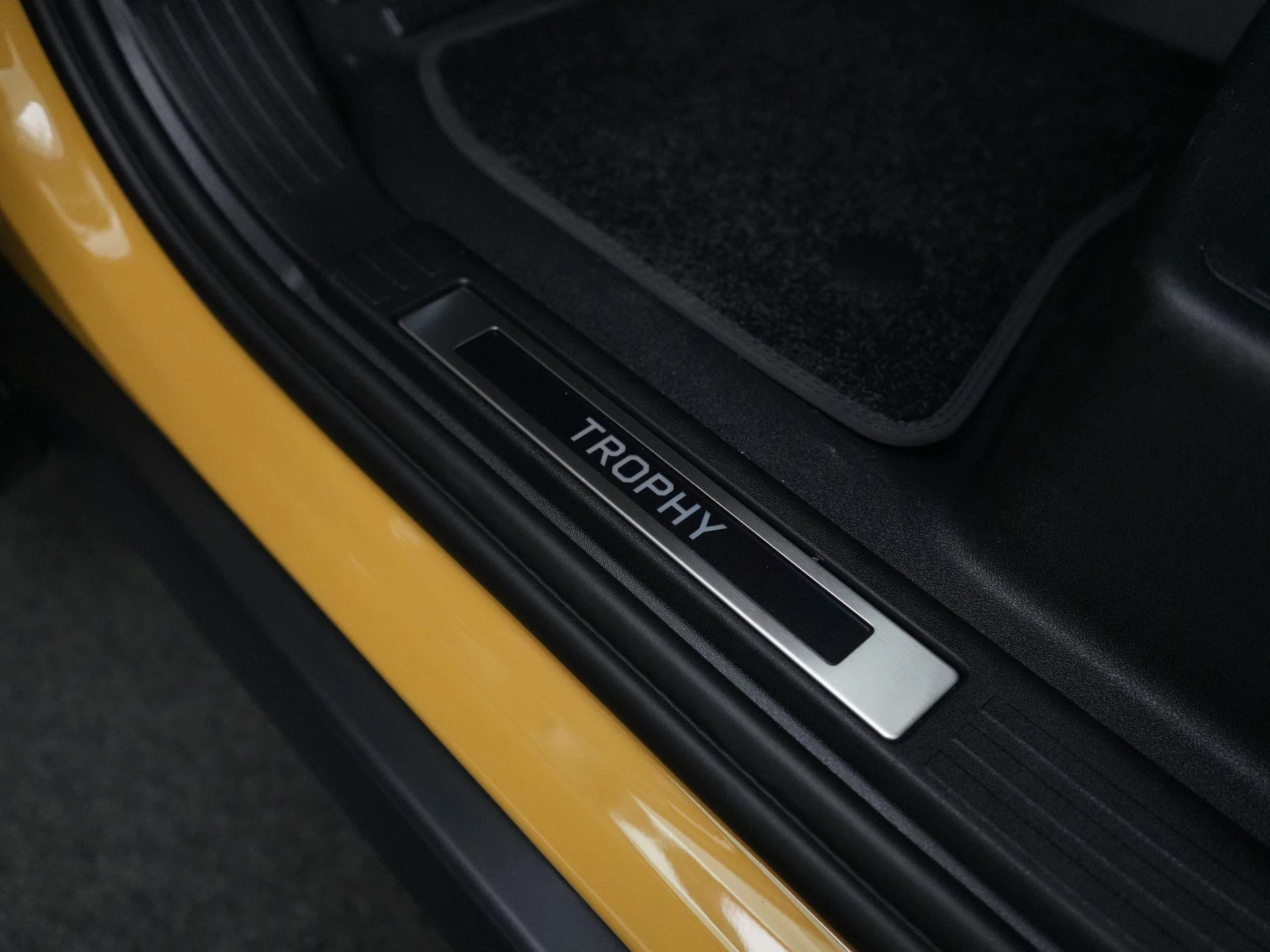 Land Rover-Defender-image-33