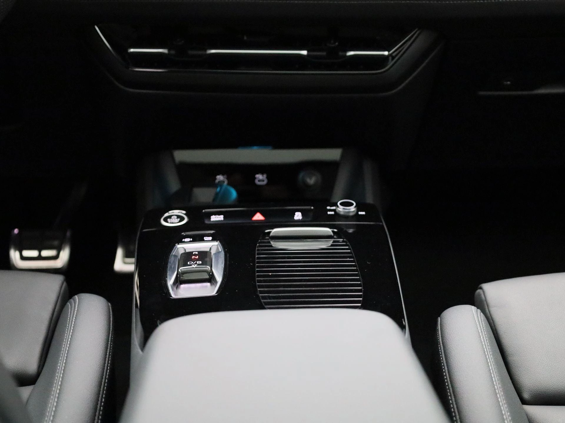 Audi-Q6 e-tron-image-9