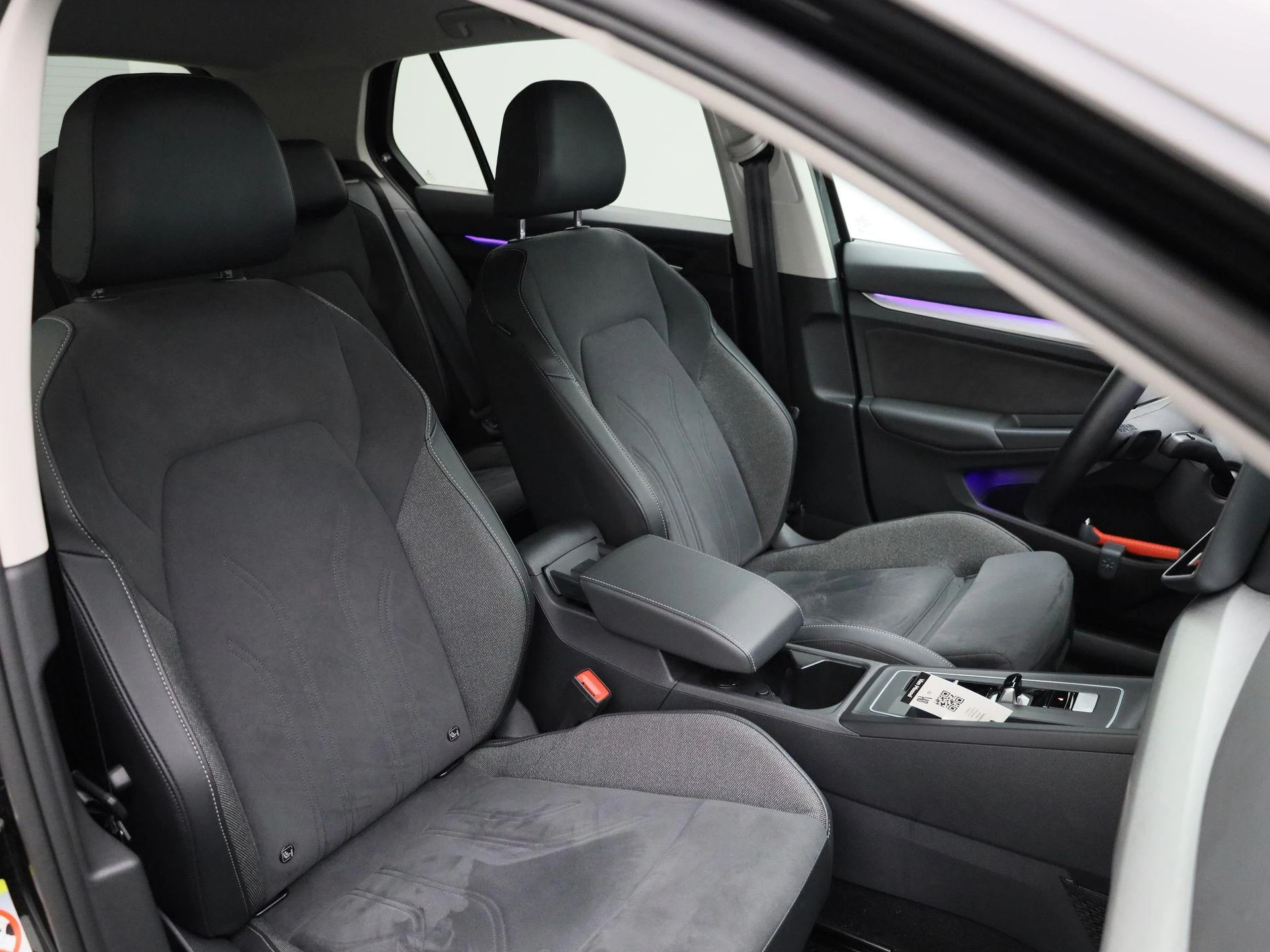 Volkswagen-Golf-image-41