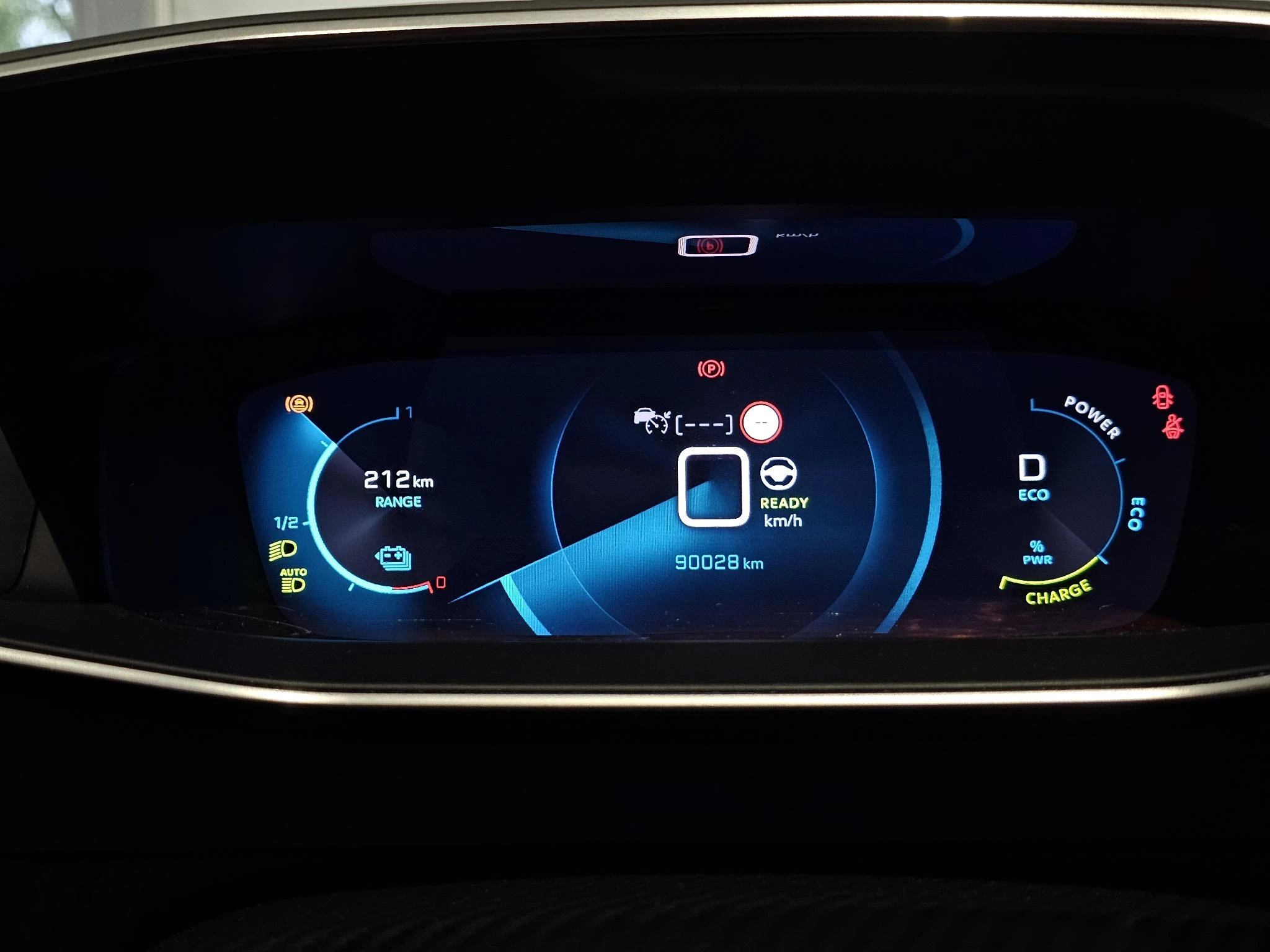 Peugeot-e-2008-image-22