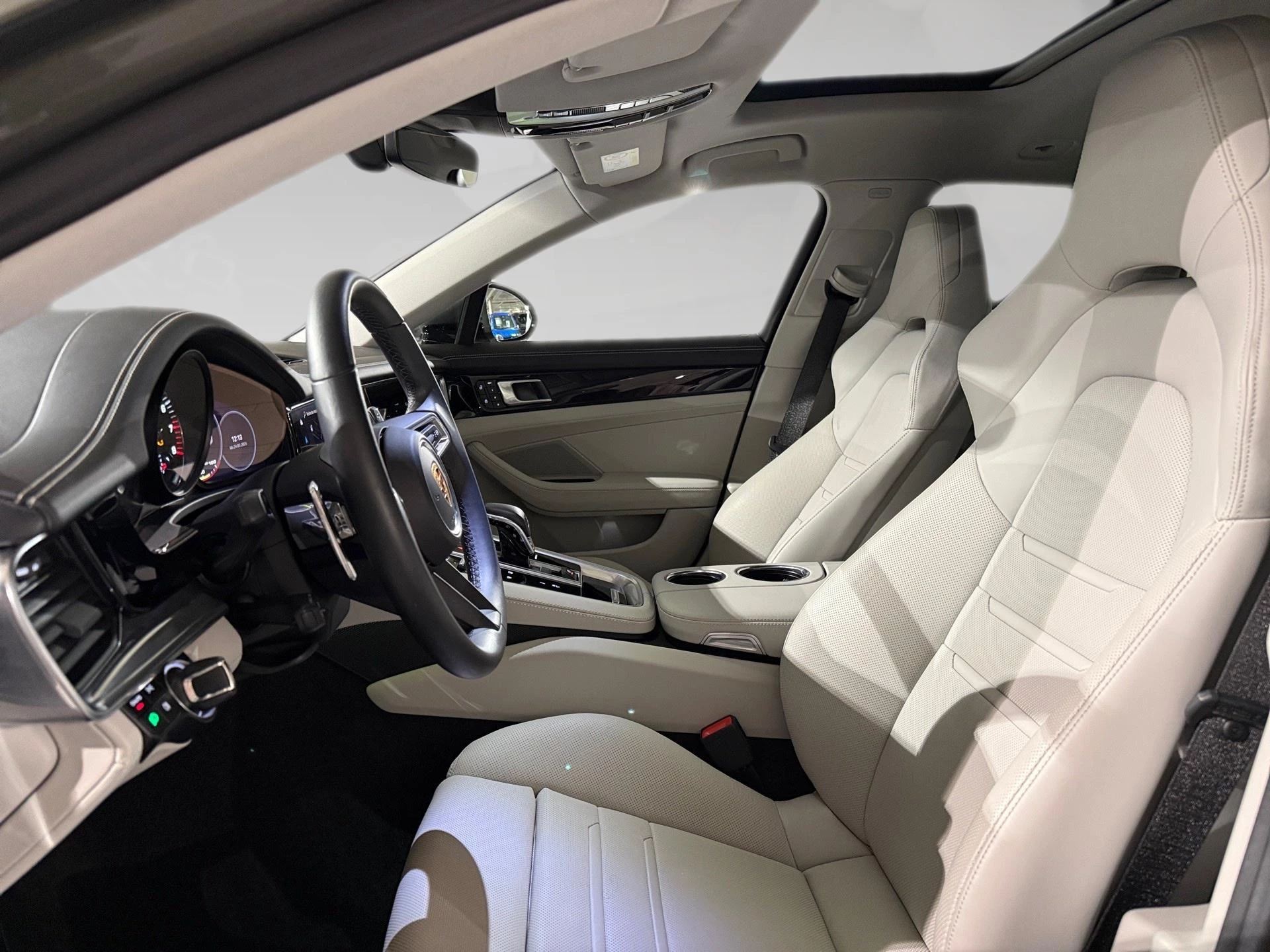 Porsche-Panamera-image-3