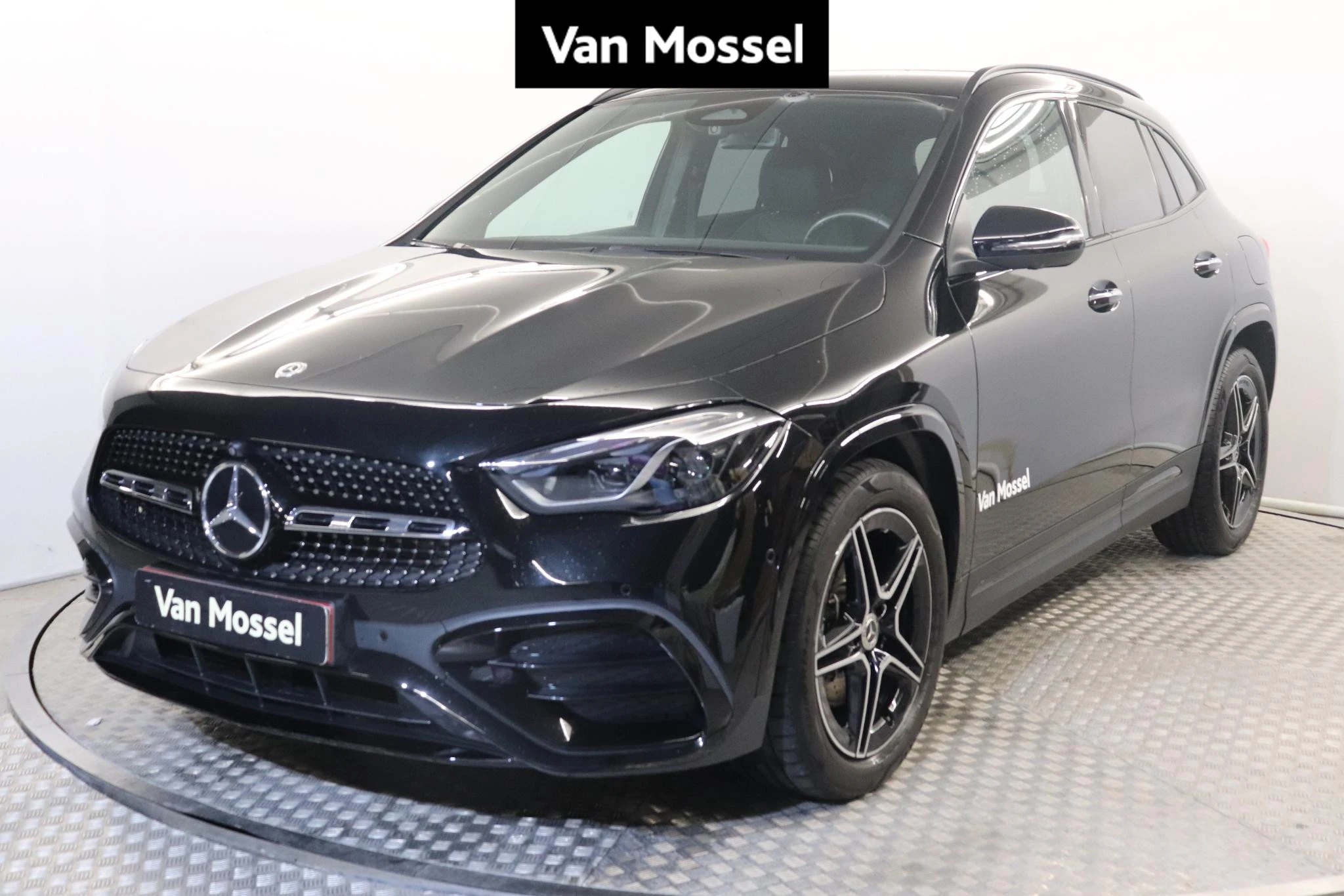 Mercedes-Benz-GLA-image-0