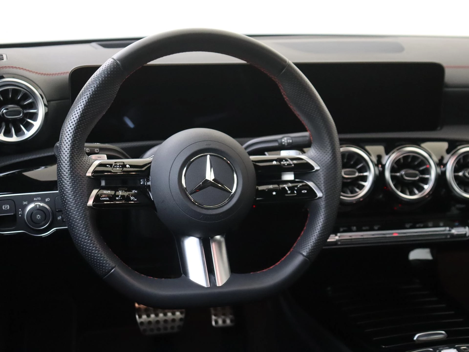 Mercedes-Benz-CLA-image-10