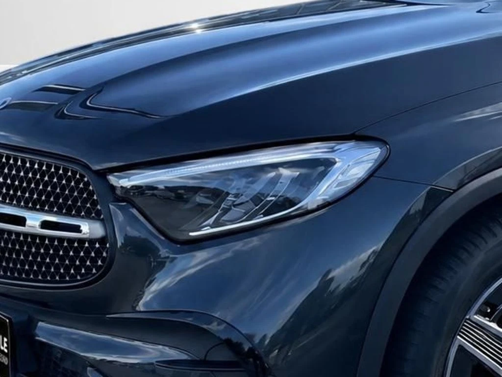 Mercedes-Benz-GLC 300 d-image-4