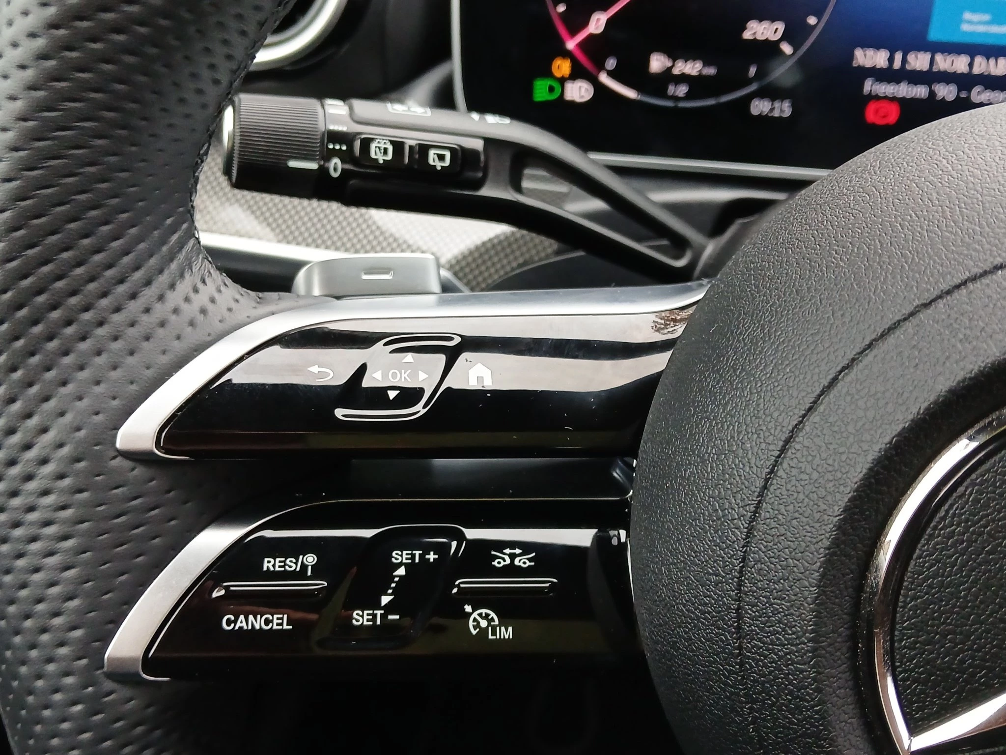 Mercedes-Benz C-Klasse 300 d T AMG Line AUT | AHK | LED | NAV