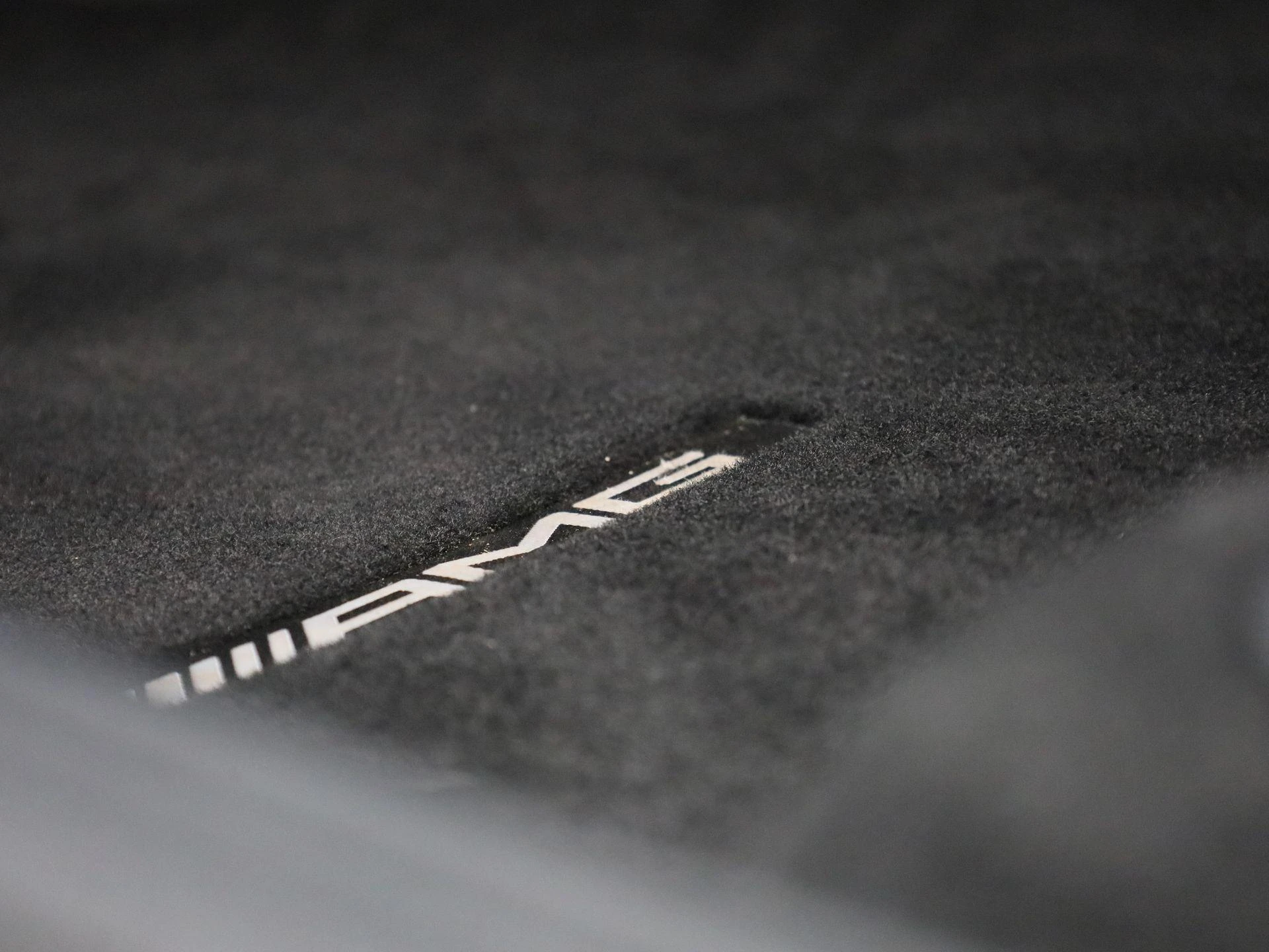 Mercedes-Benz-GLC-image-38