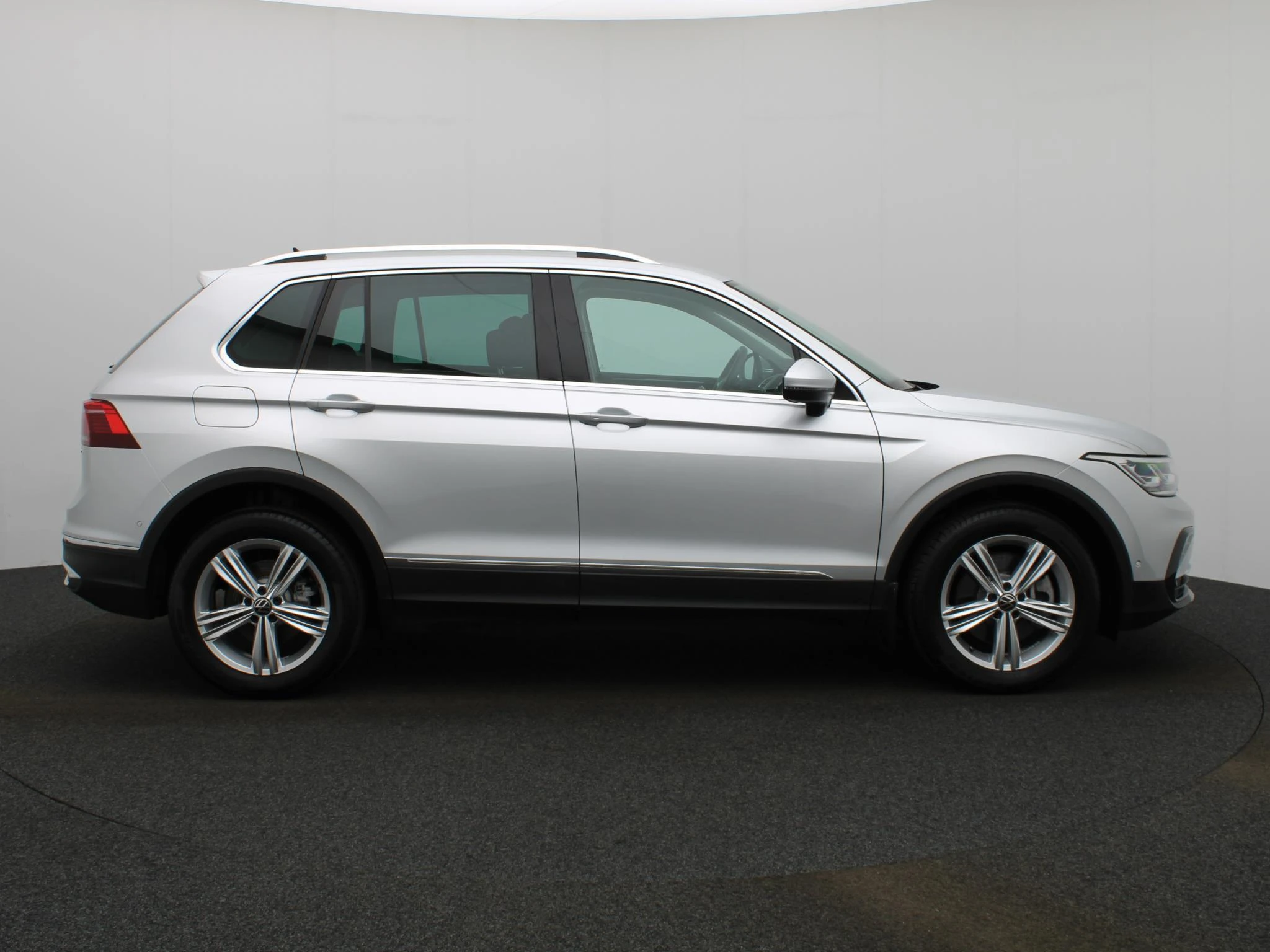 Volkswagen-Tiguan-image-5