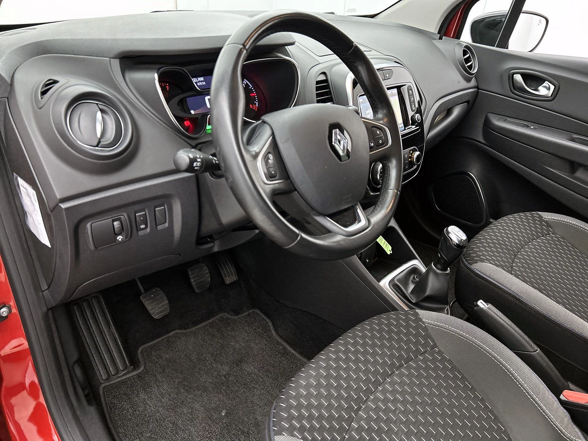Renault-Captur-image-19