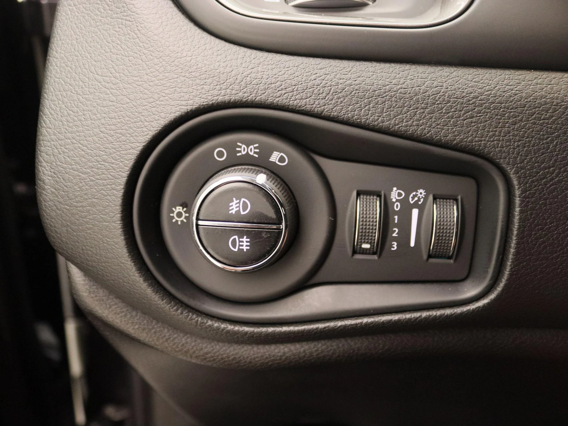 Jeep-Renegade-image-18